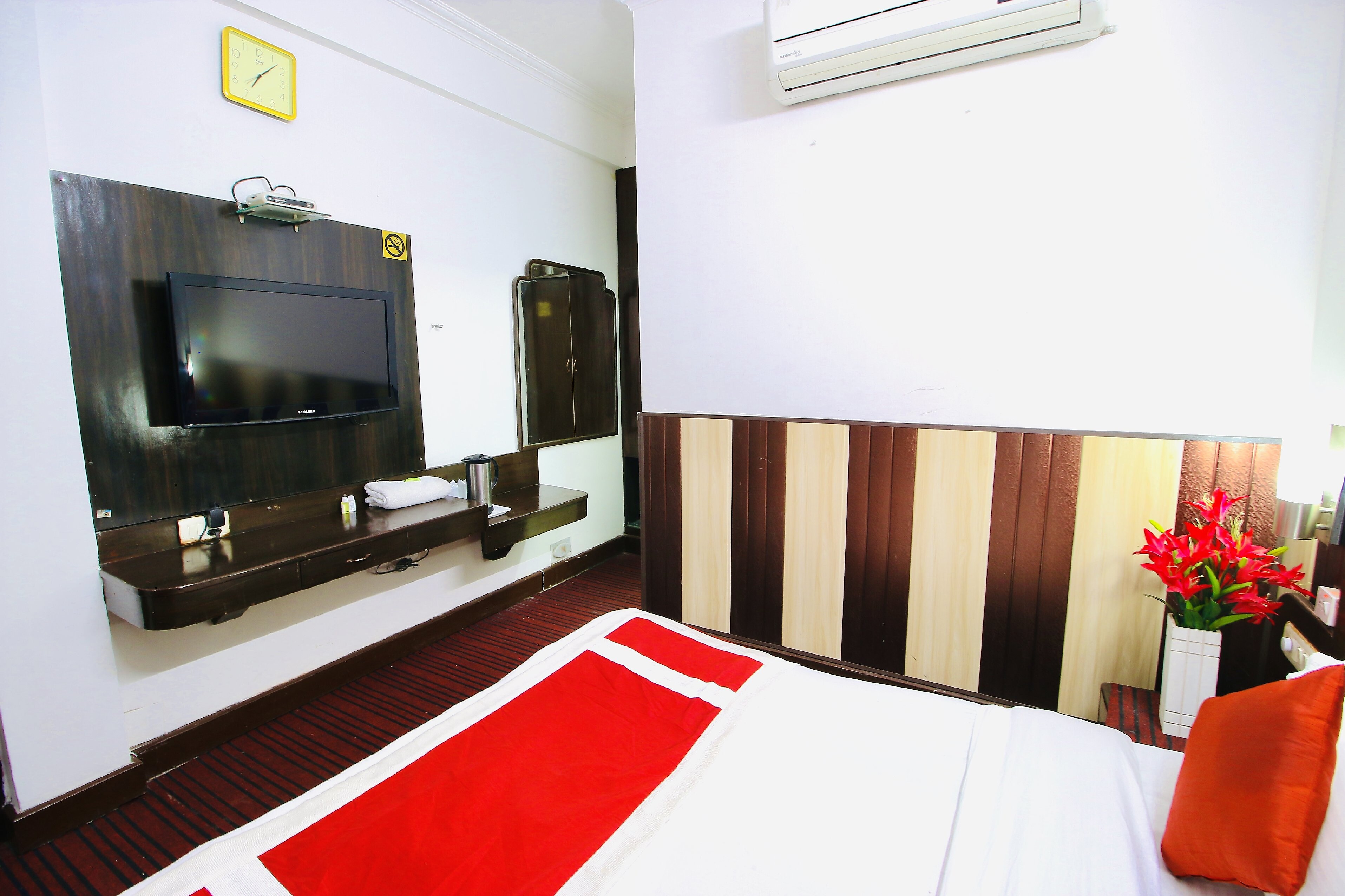 Hotel Ratan Palace - Tap to explore photos