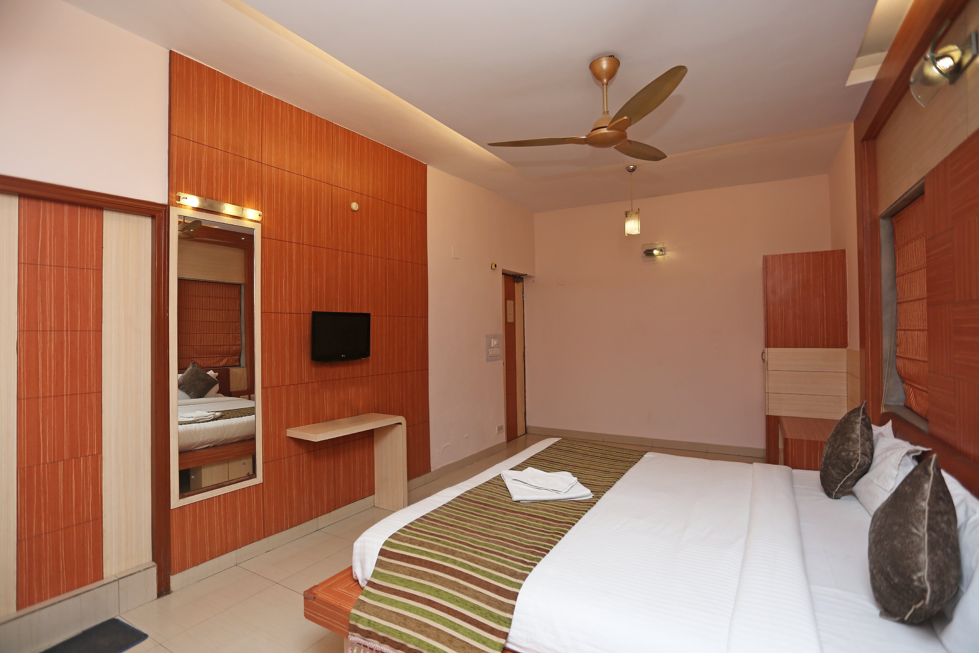Hotel Rushabh Home - Tap to explore photos