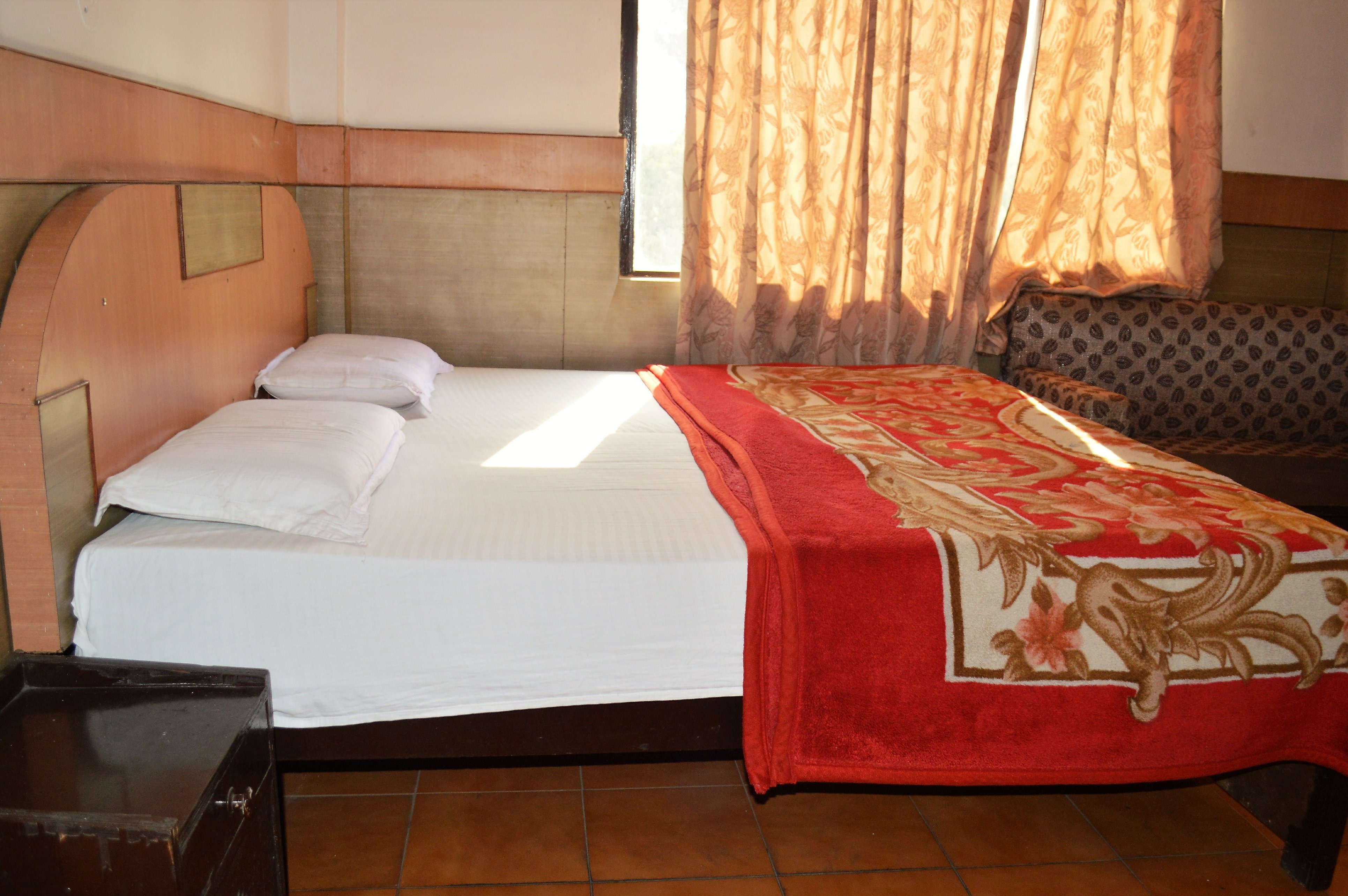 Hotel Bawa Palace - Tap to explore photos