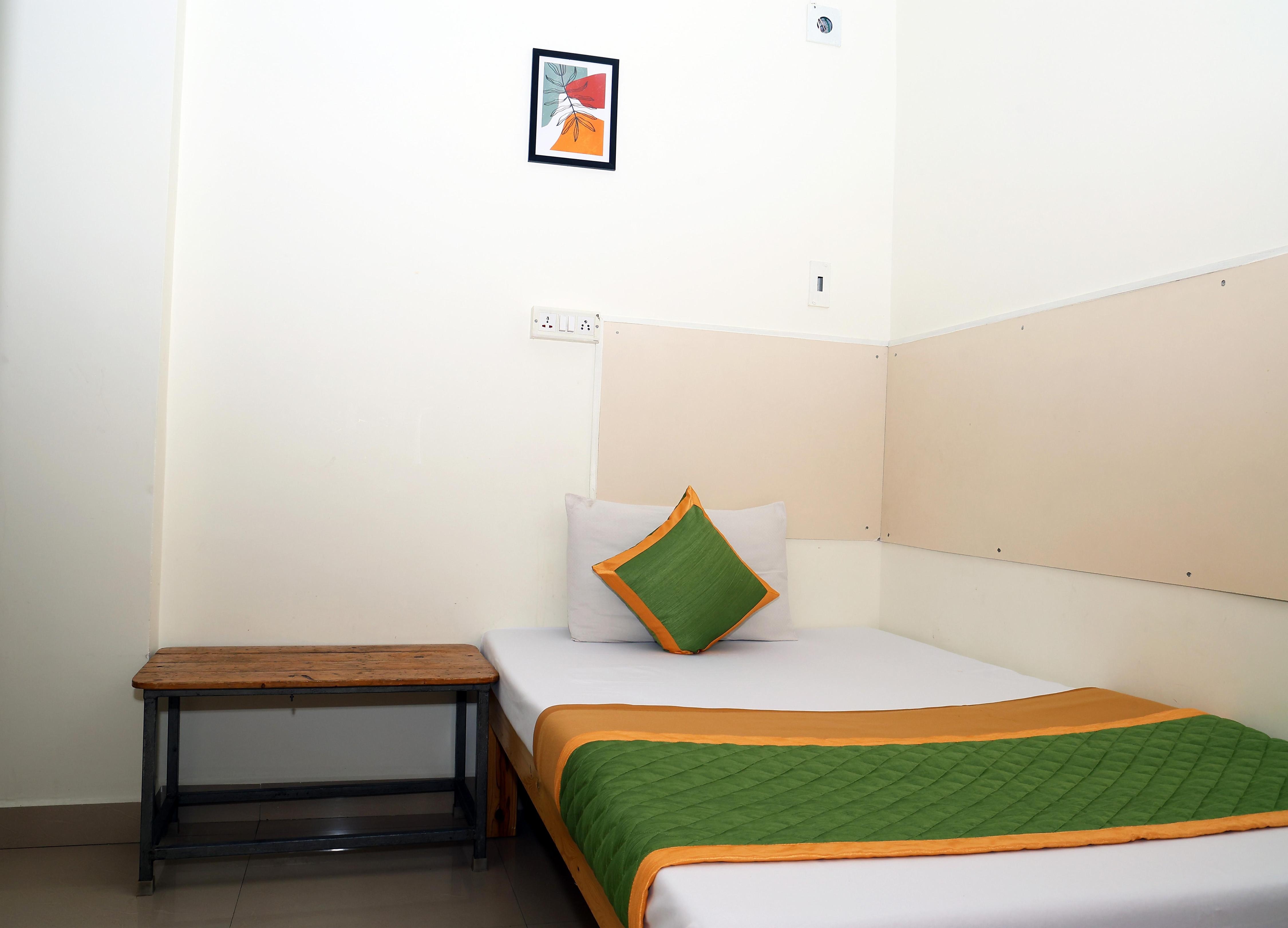 Royal Green Accommodation - Tap to explore photos