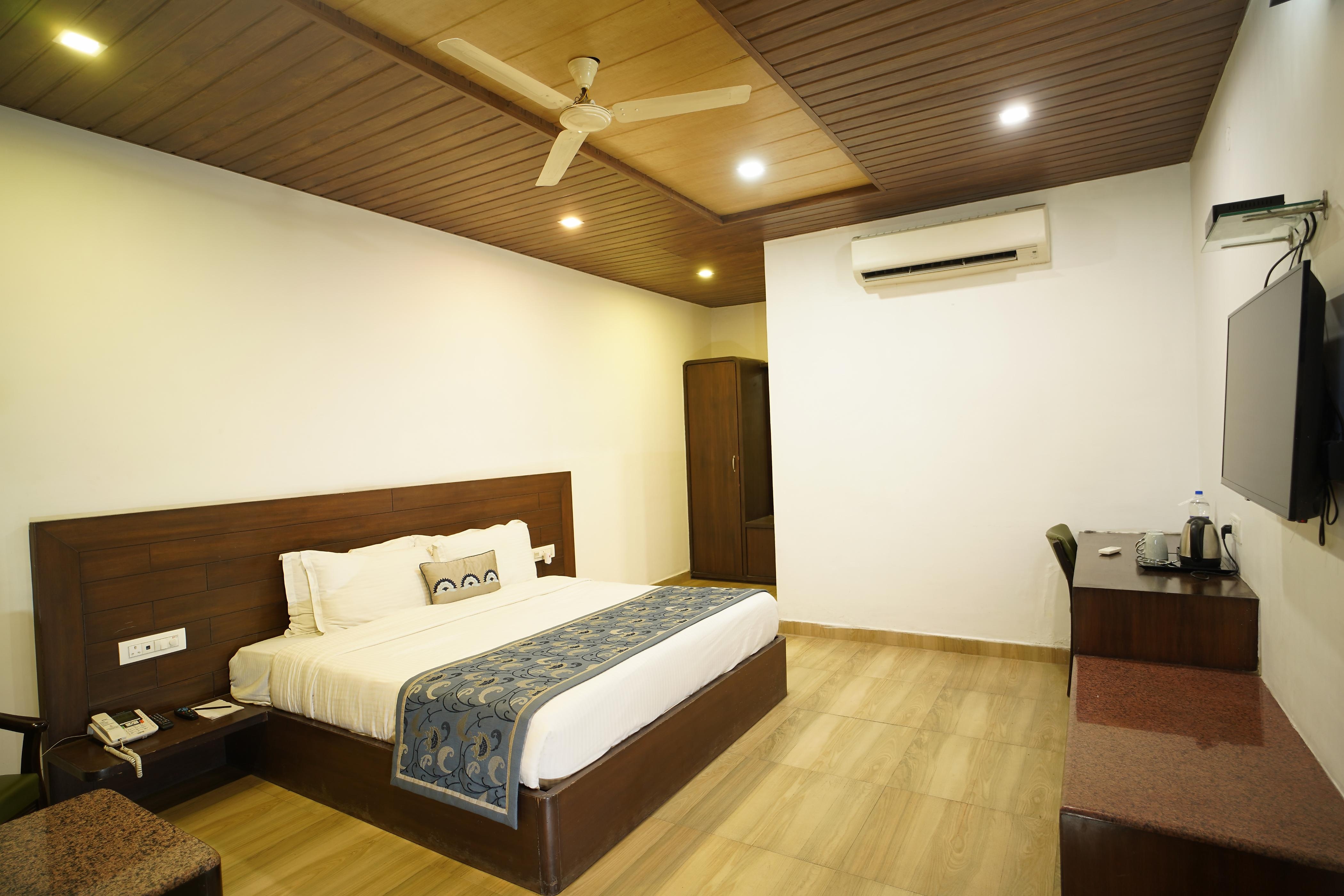 Comfort Inn Coral River Resort - Tap to explore photos