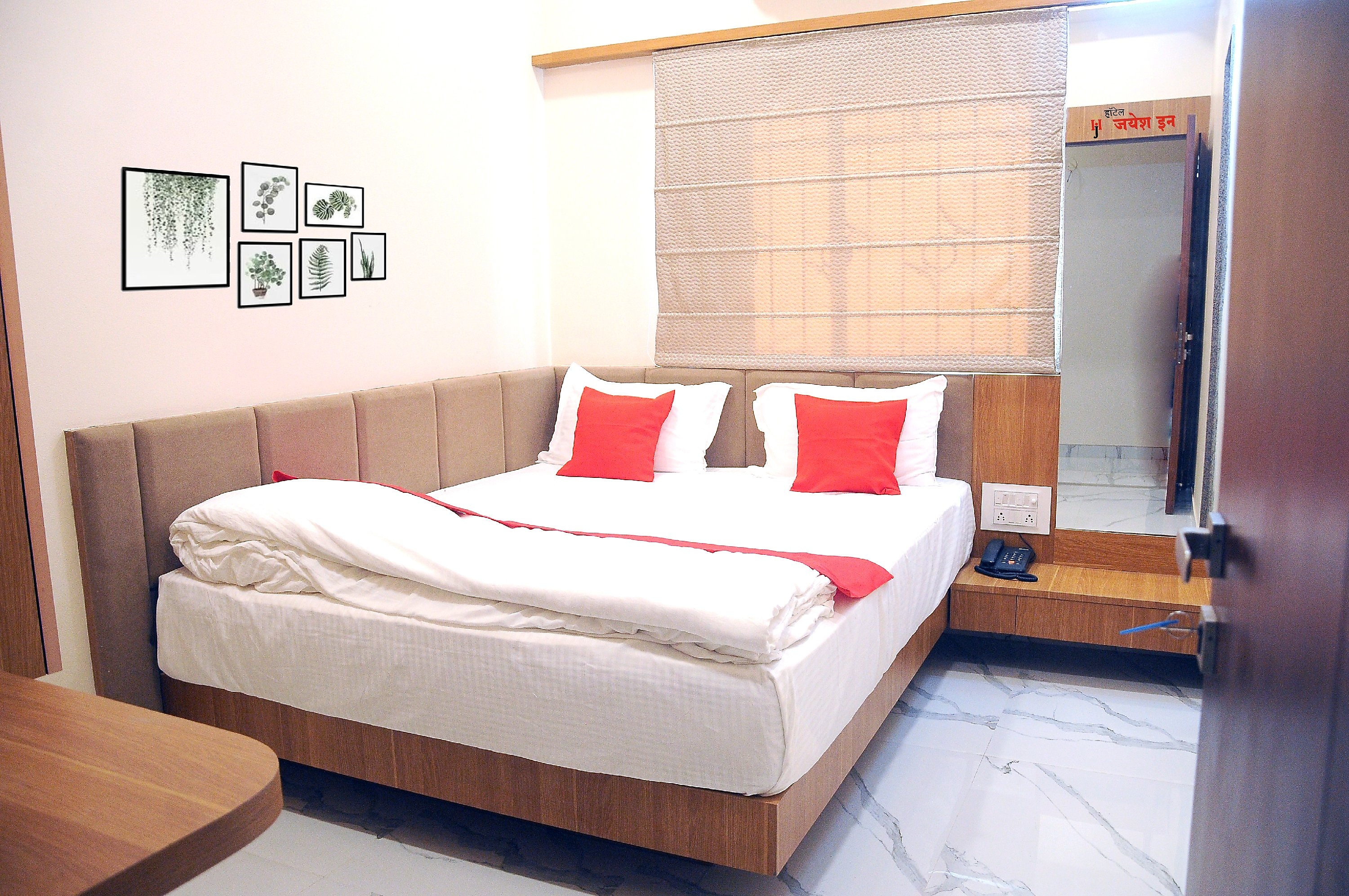 Hotel Jayesh Inn - Tap to explore photos