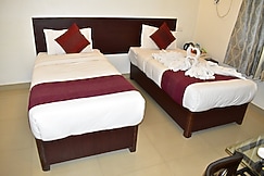 Hotel Adelphi Grande, Parauna