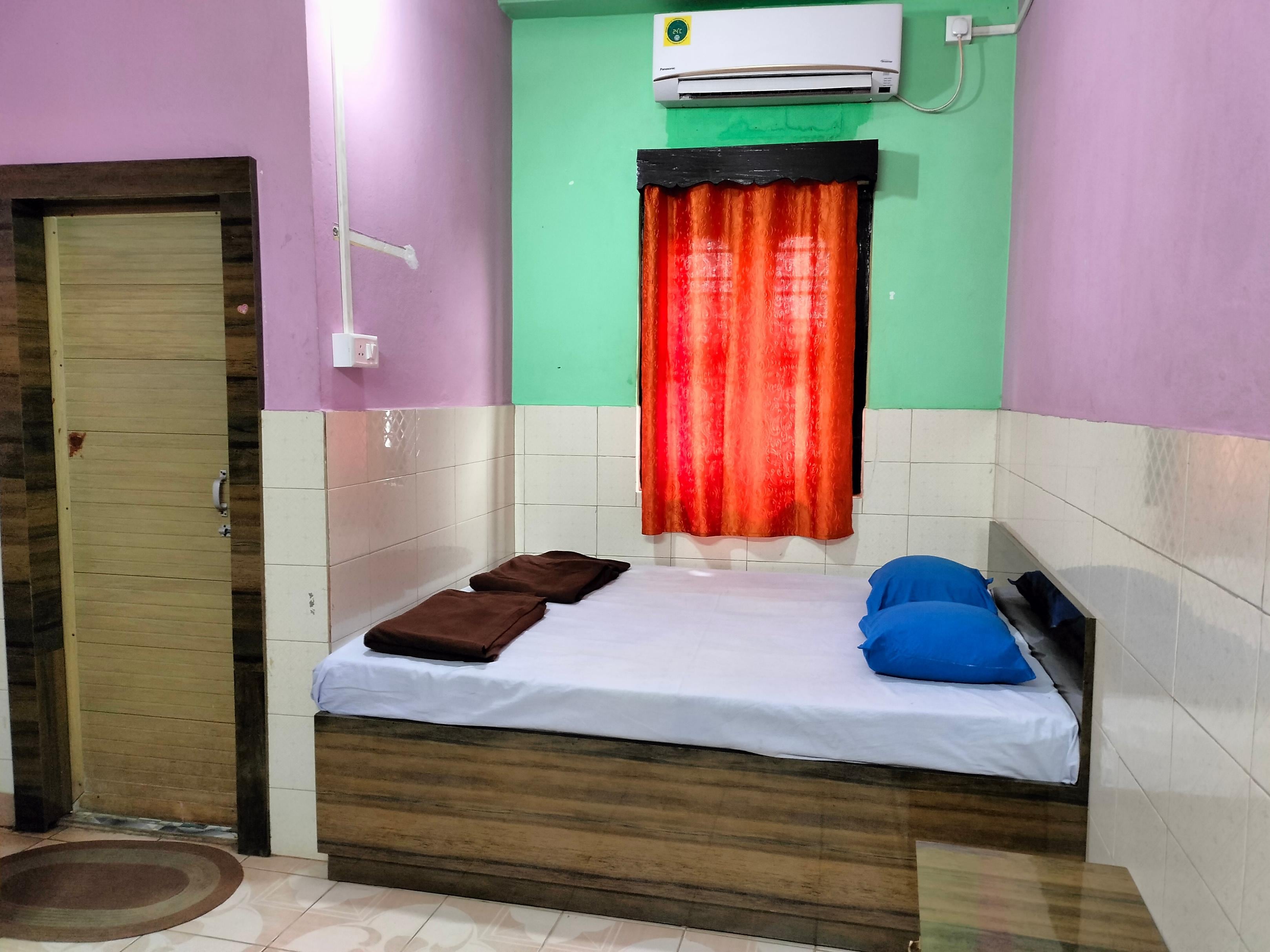 Central Guest House - Tap to explore photos