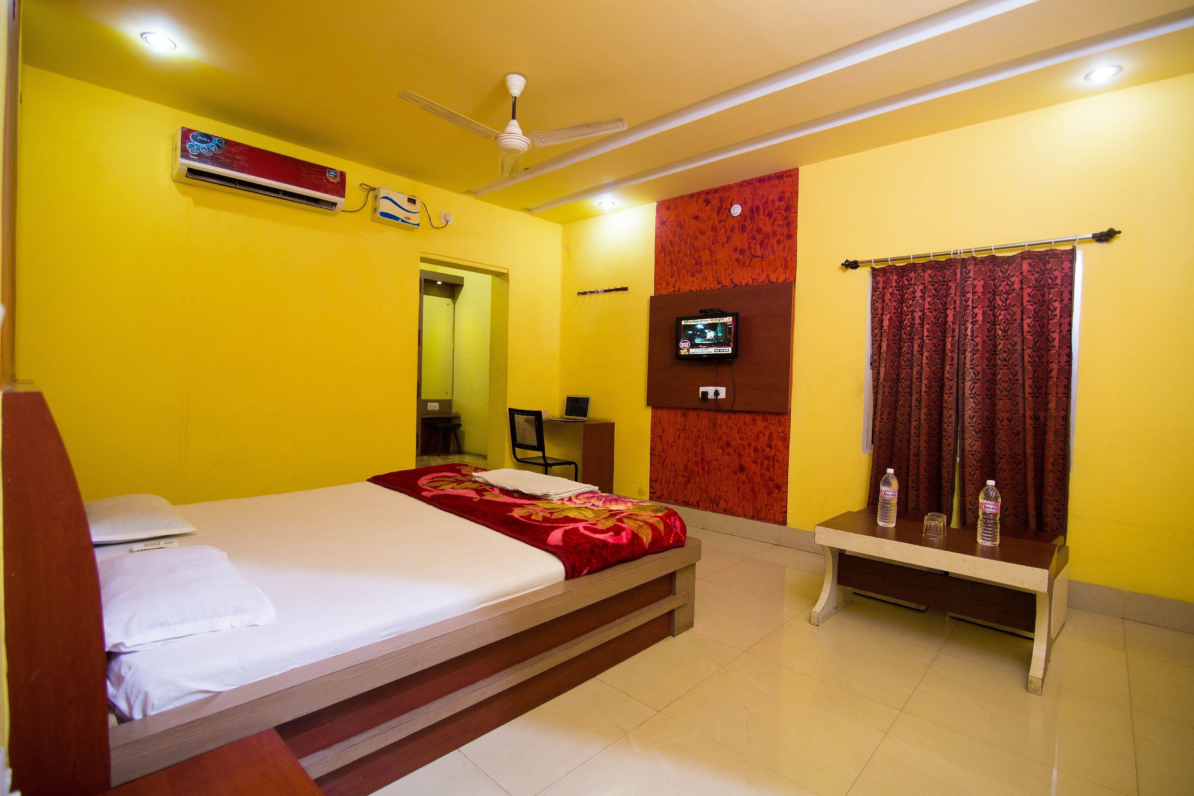 Hotel Deluxe Residency - Tap to explore photos
