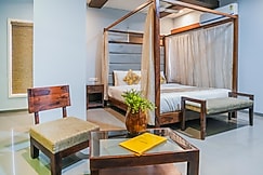 Hotel Grandeur, Valsad