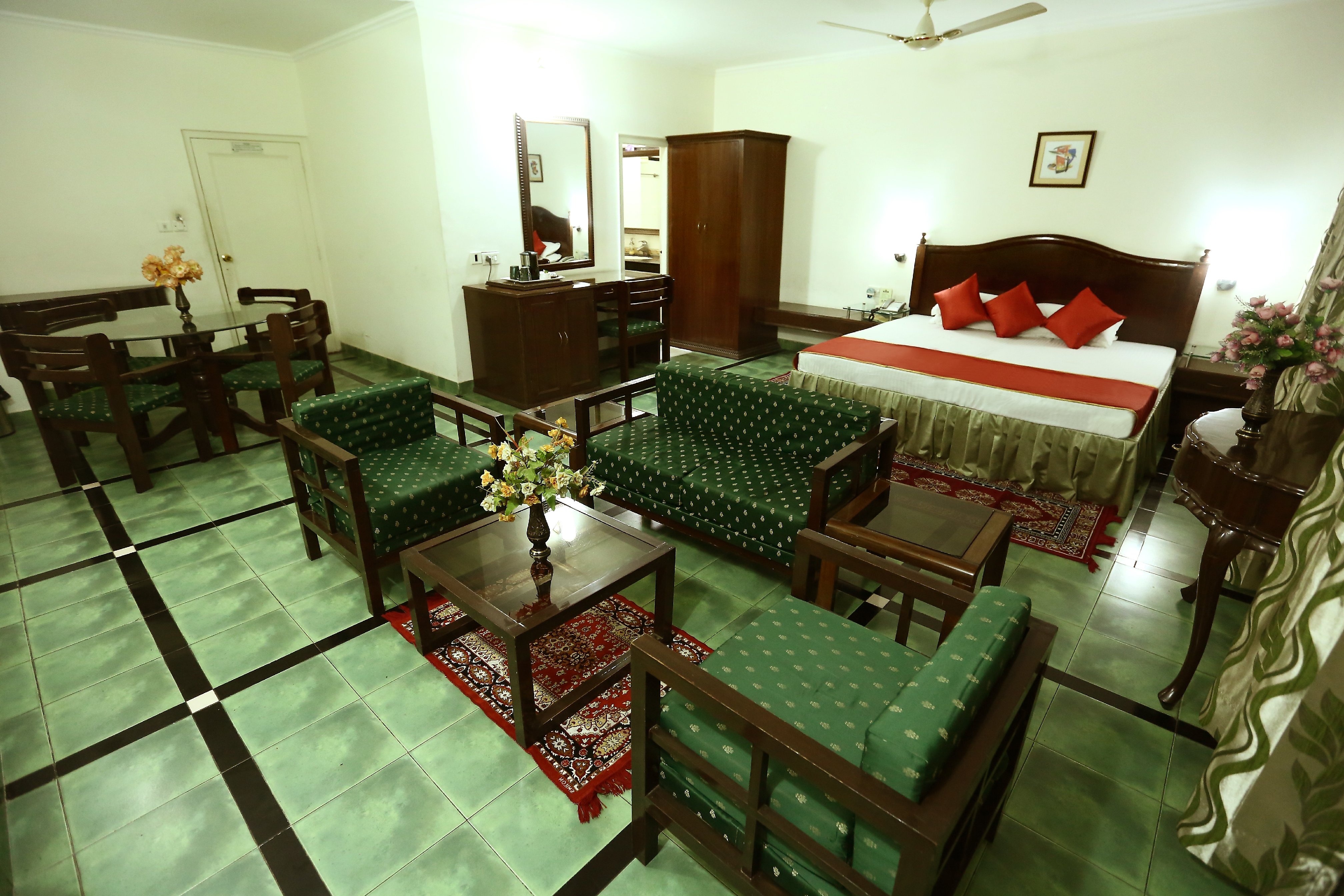 Pagoda Hotel, Gole Bazar - Tap to explore photos