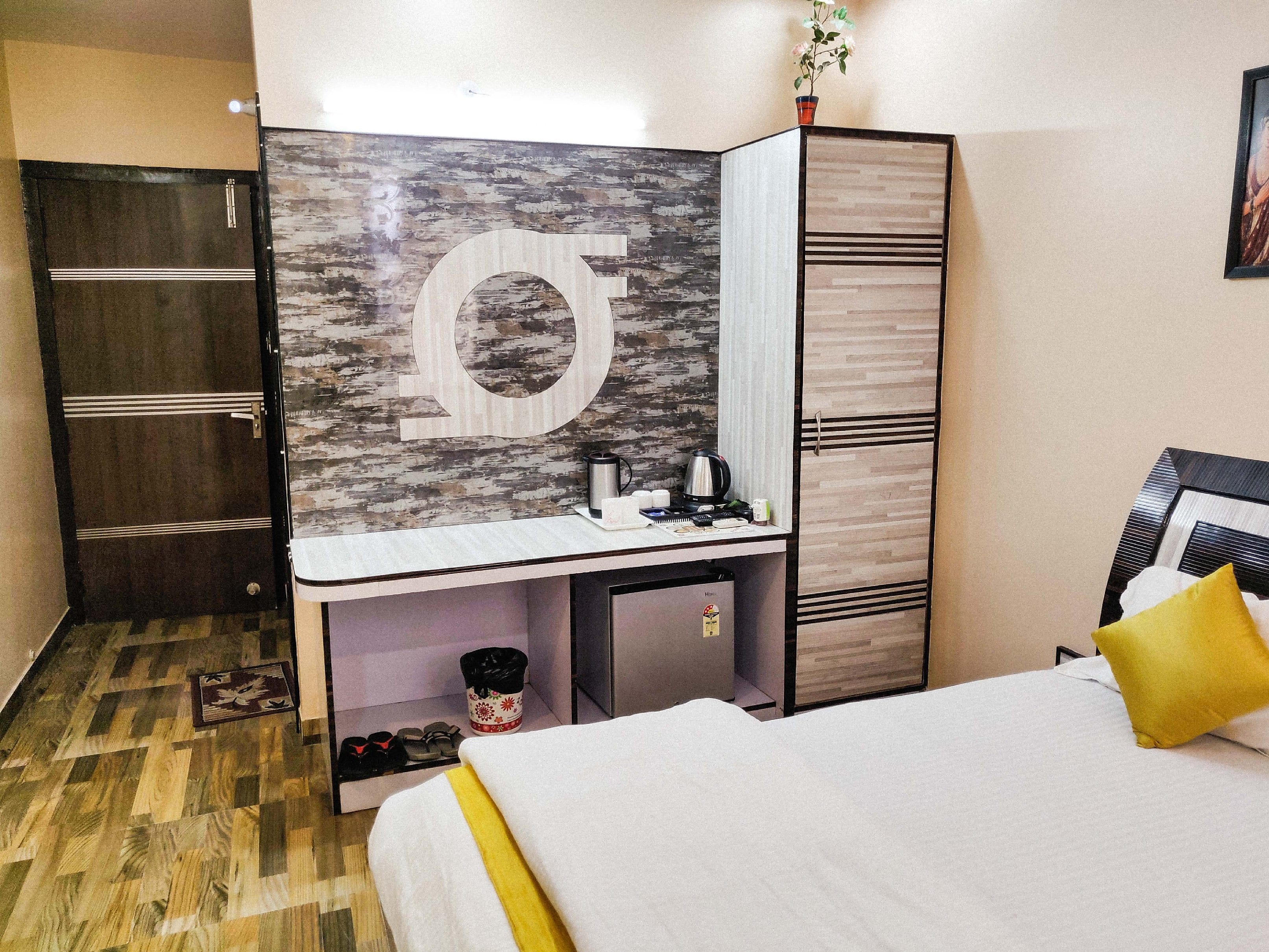 Hotel RB Palace- 500 Meter From Bus Stand - Tap to explore photos