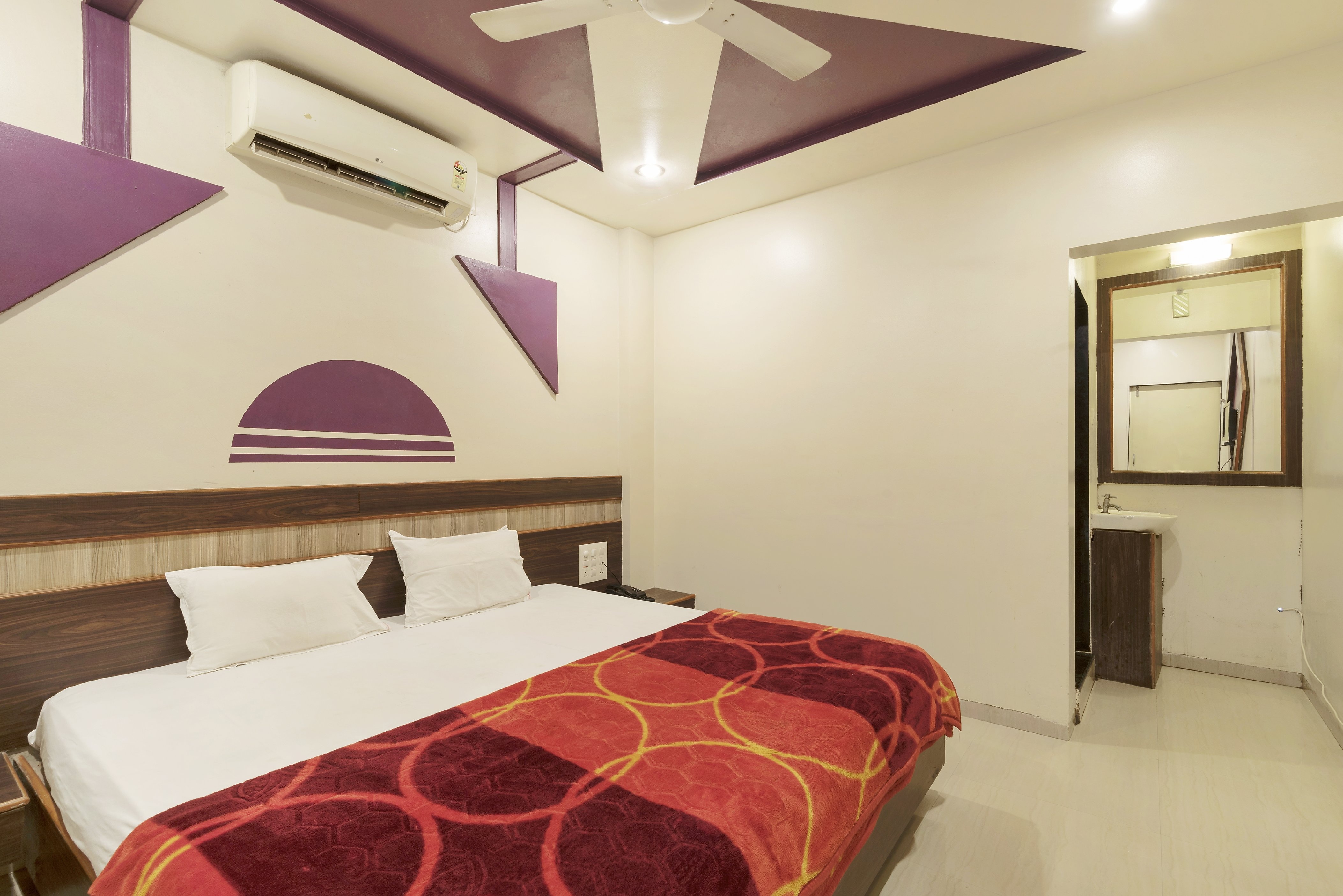 Deluxe Double Bed A.C Room 1