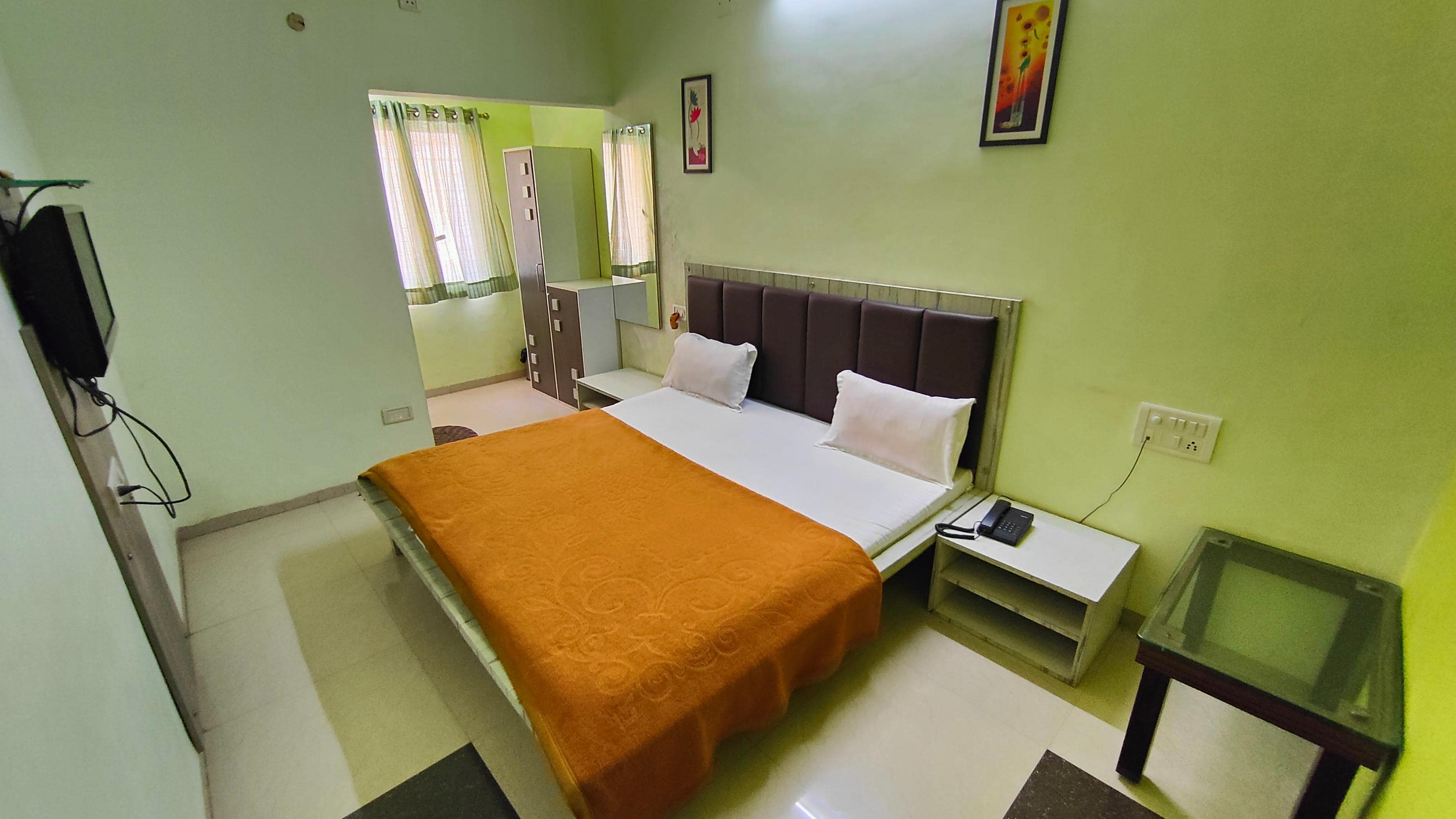 Hotel Ronak Royal - Tap to explore photos