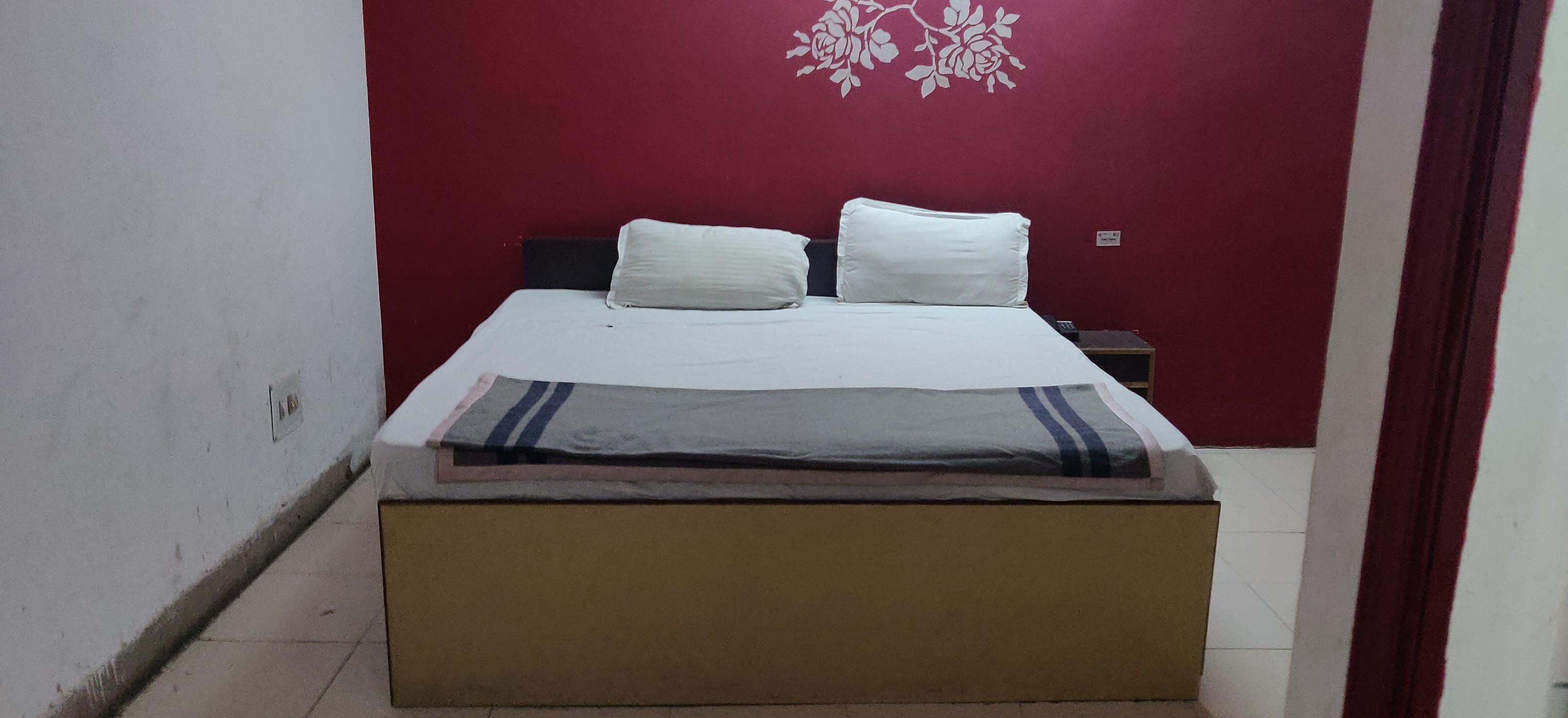 Hotel Classic(5 Min walking distance from Railway Stn) - Tap to explore photos