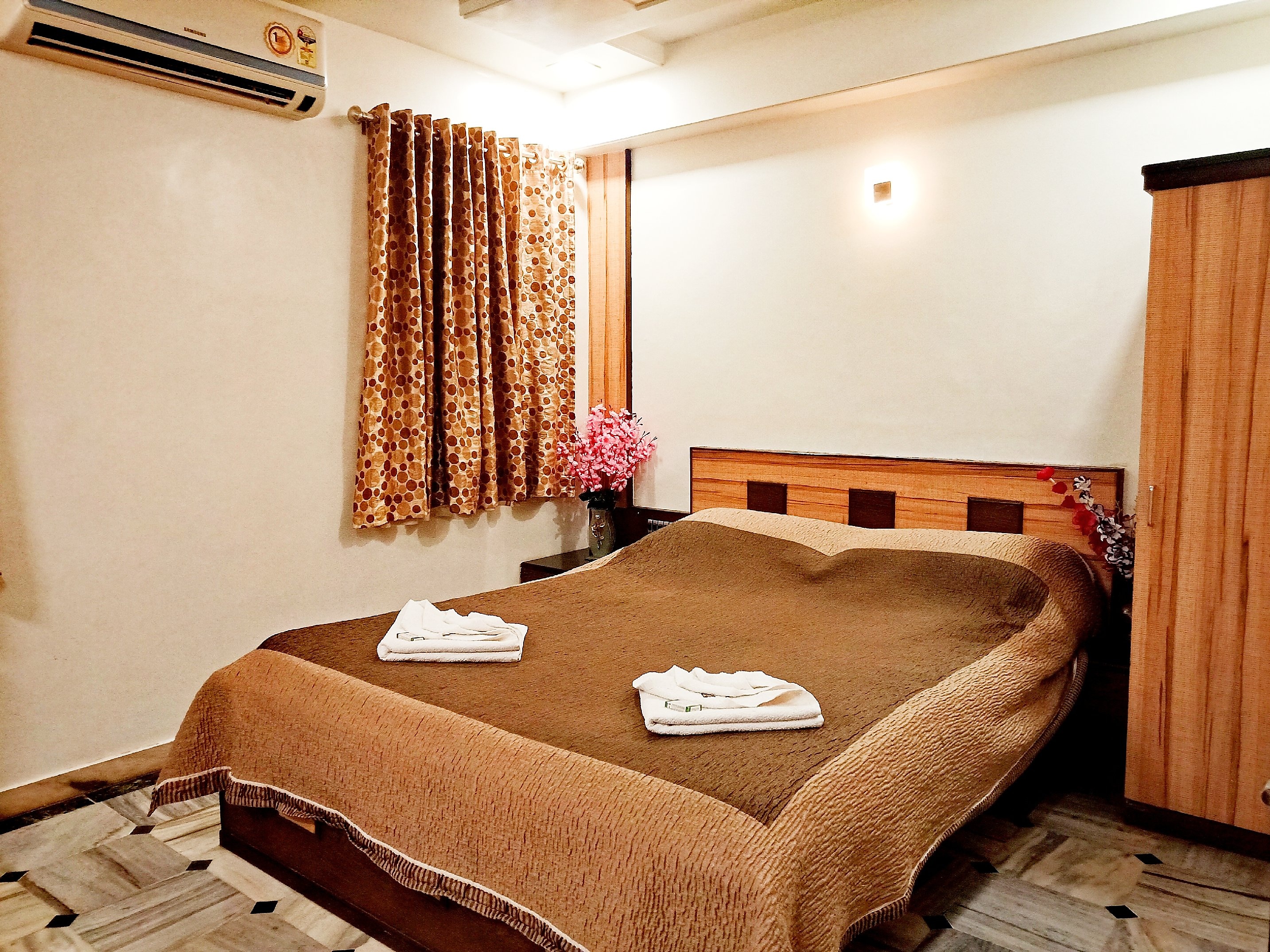 Hotel Sangam - Tap to explore photos