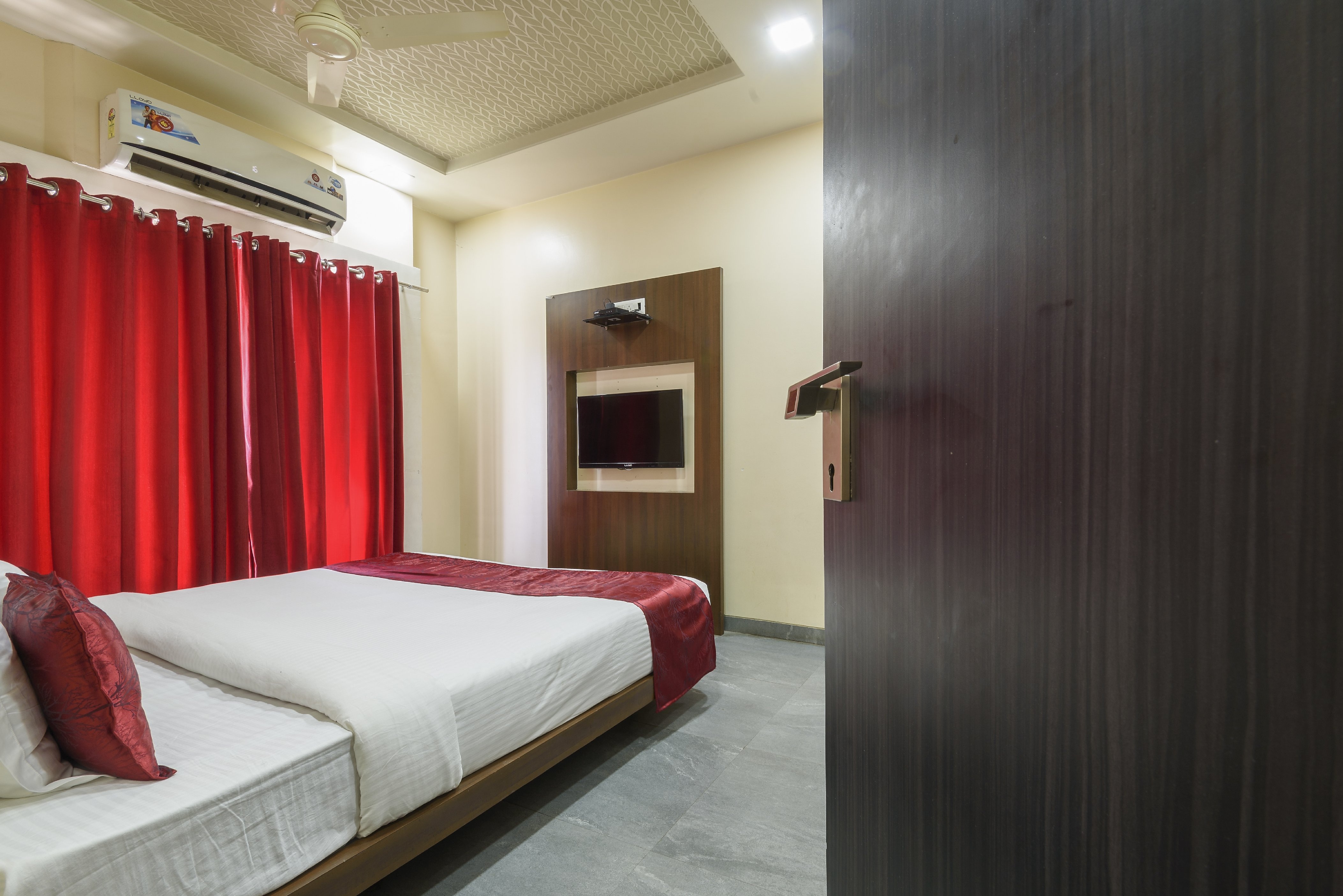 Hotel Yash Executive 2