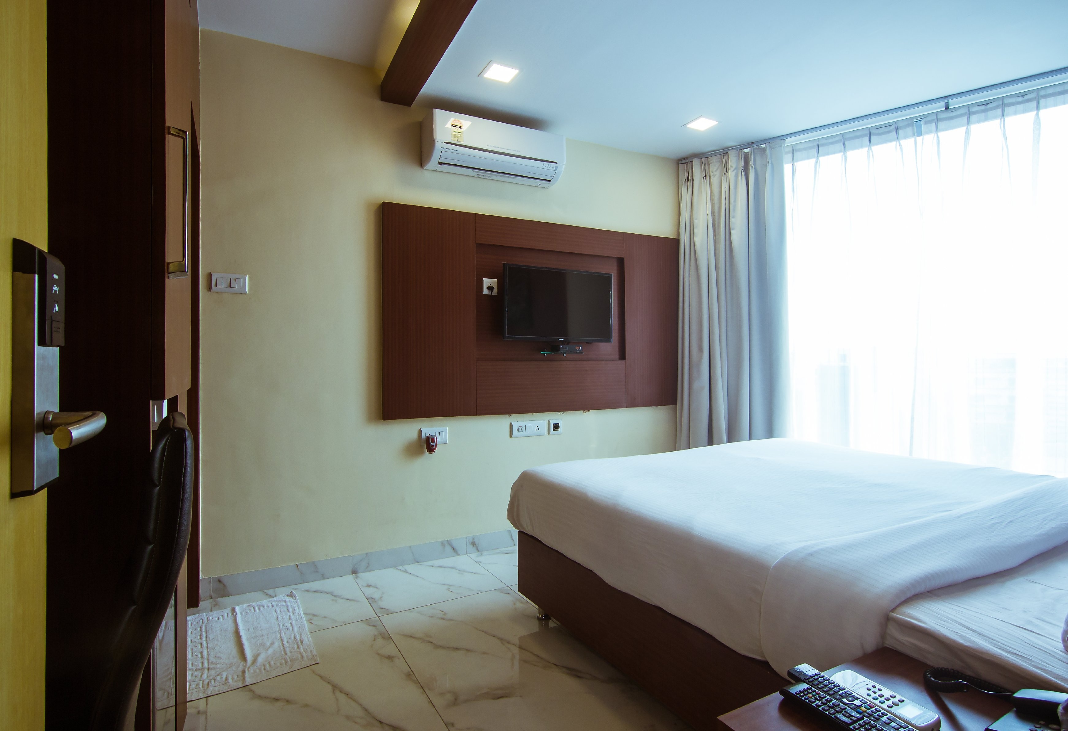 Hotel Sawood International - Tap to explore photos