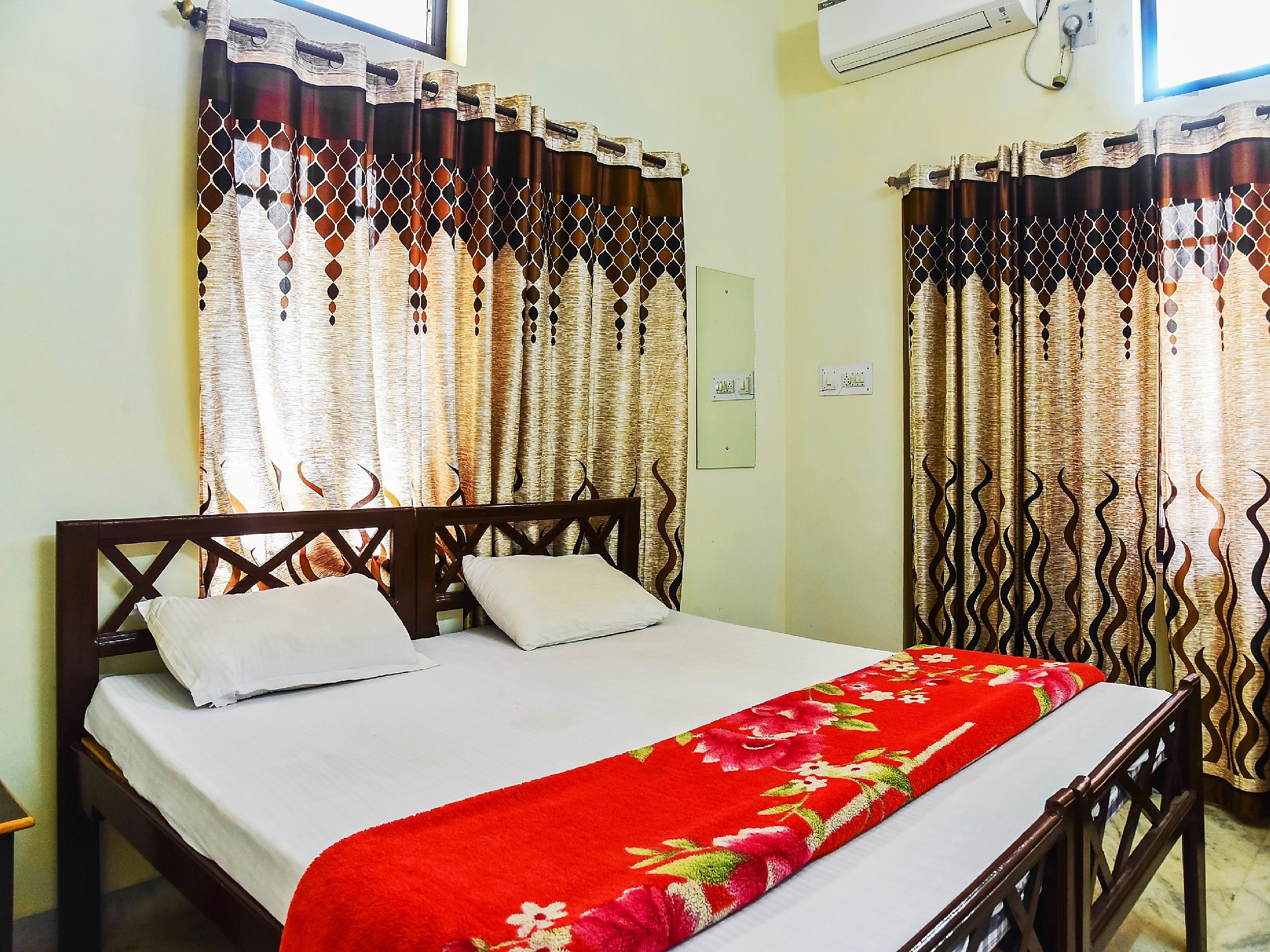 Hotel Aravali - Tap to explore photos