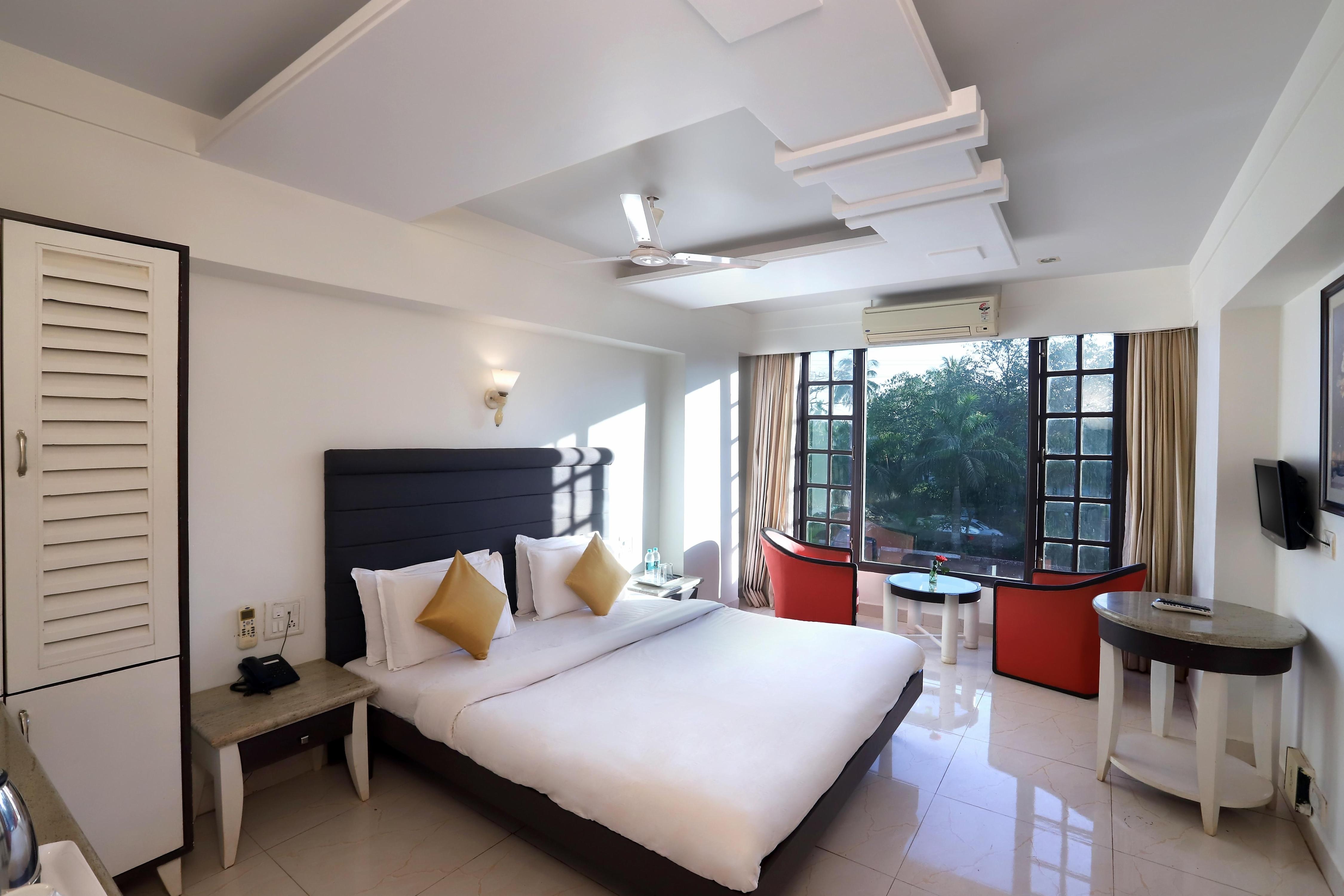 Hotel Kohinoor Highway, Dapoli - Tap to explore photos