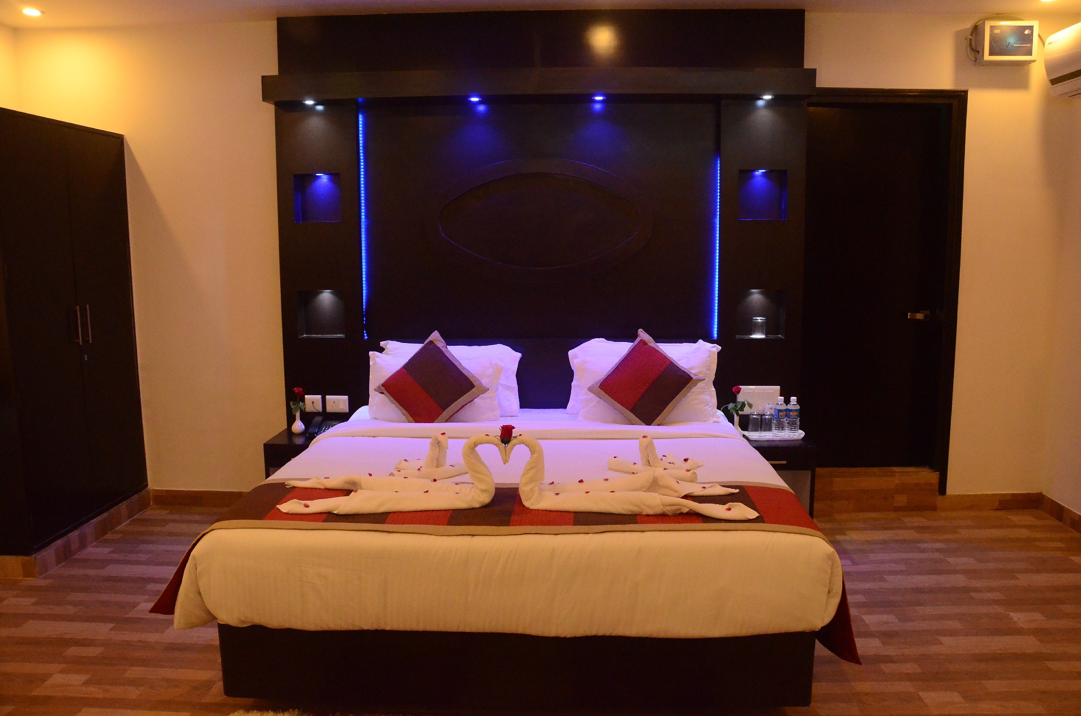  Hotel Om Palace-Ajmer Road - Tap to explore photos