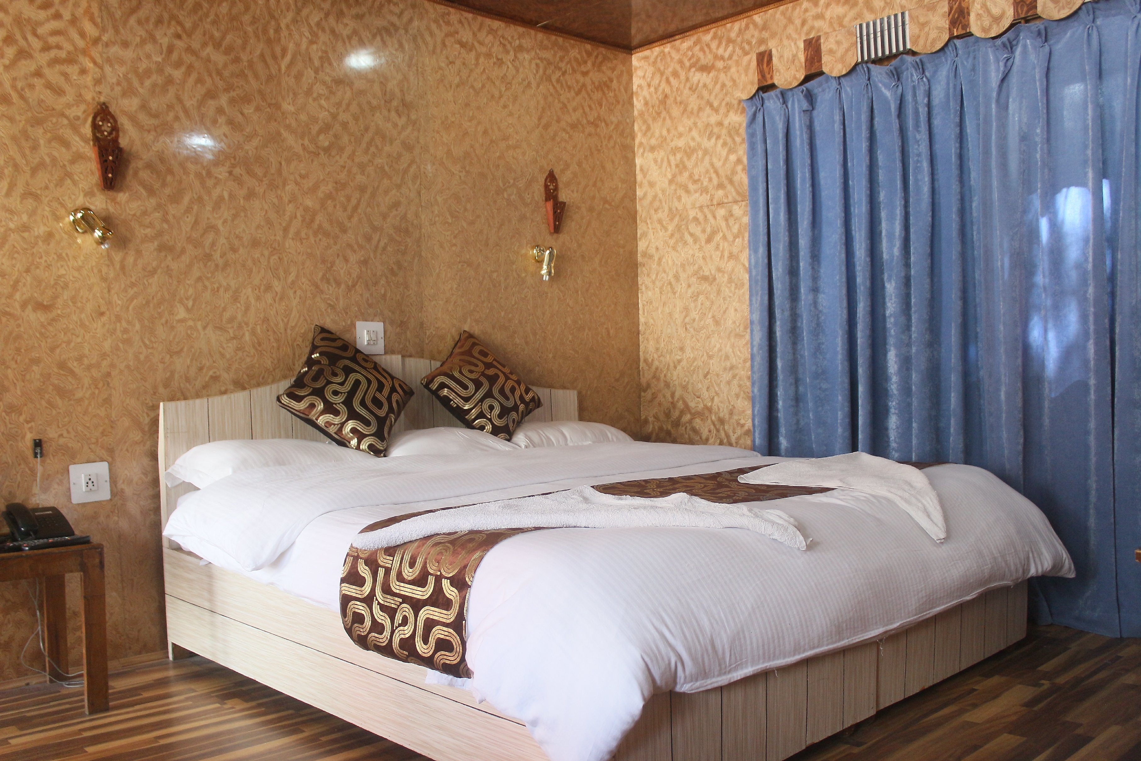 Hotel Siachen - Tap to explore photos