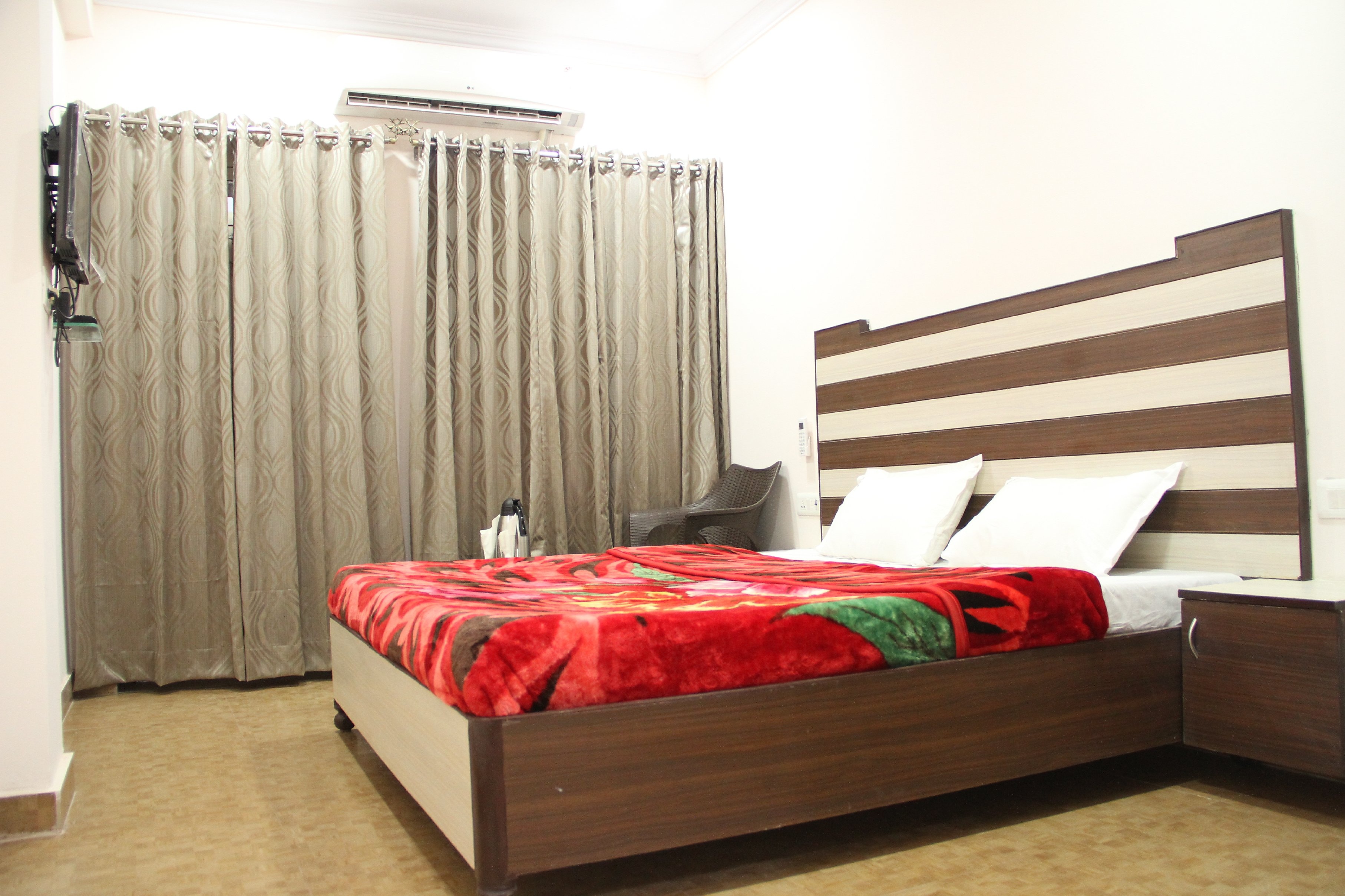 Hotel Gorbandh Palace - Tap to explore photos