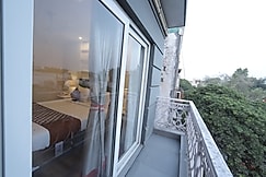 Hotel Picasso Prive - Naraina Vihar Metro Station Delhi, Delhi