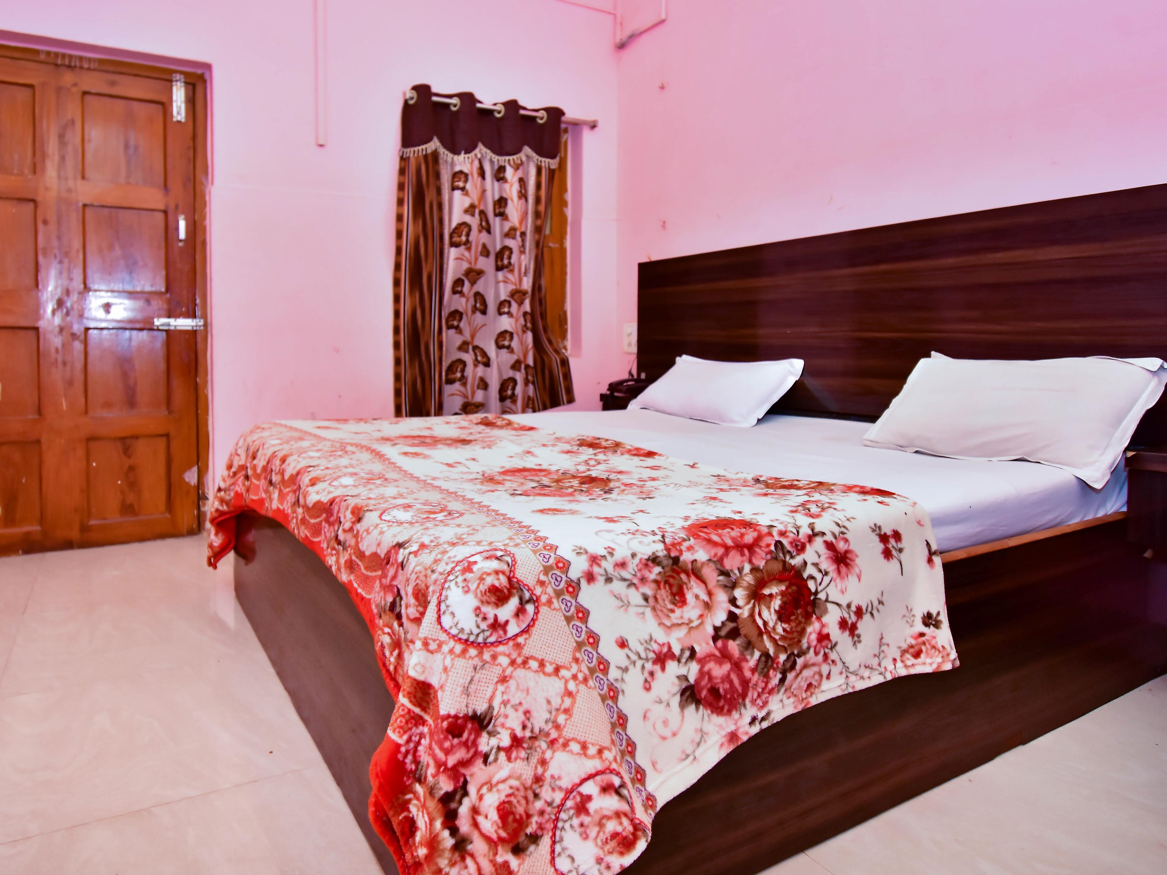 NEW APSARA LODGE - Tap to explore photos
