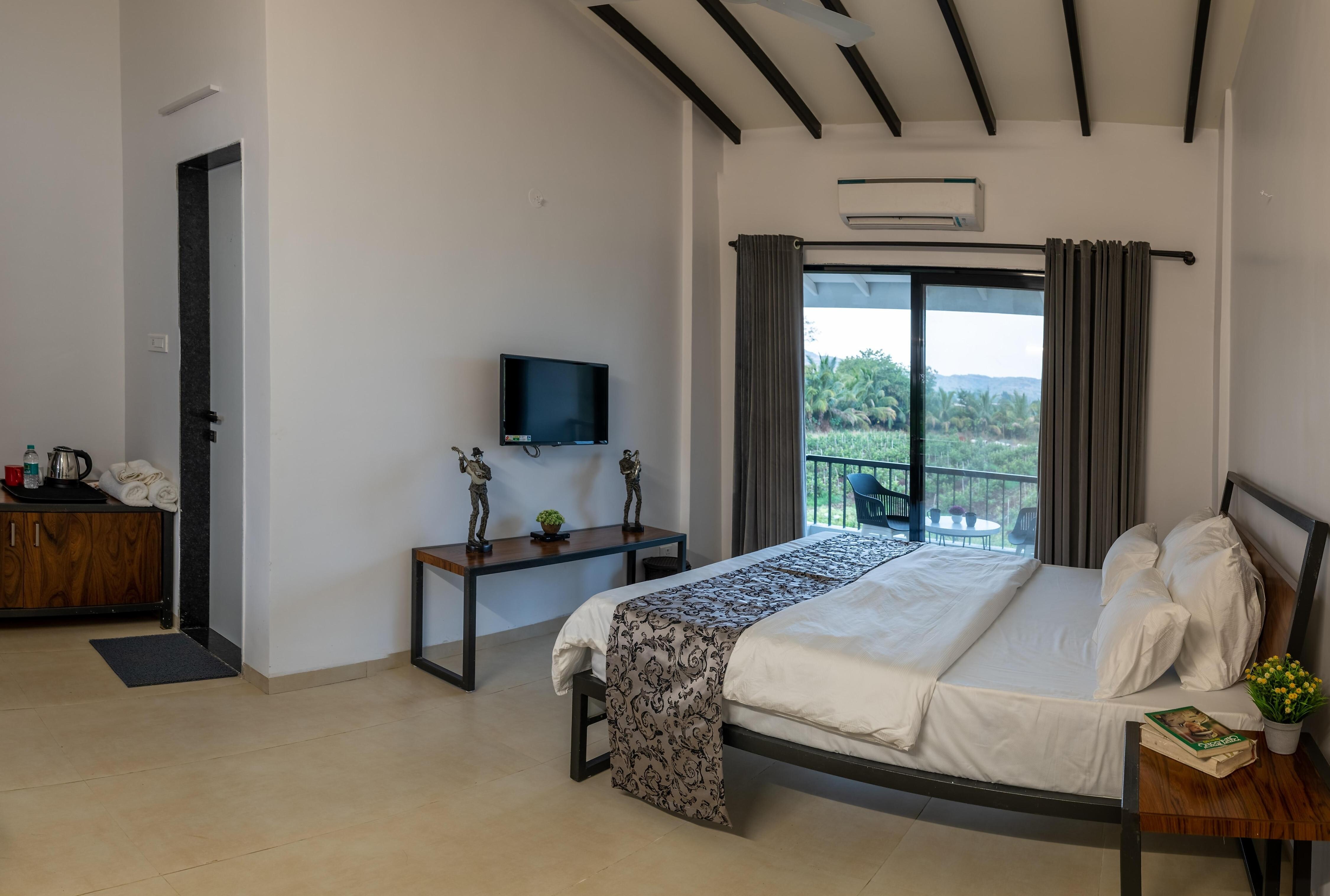 Deluxe Double Room with Balcony 1