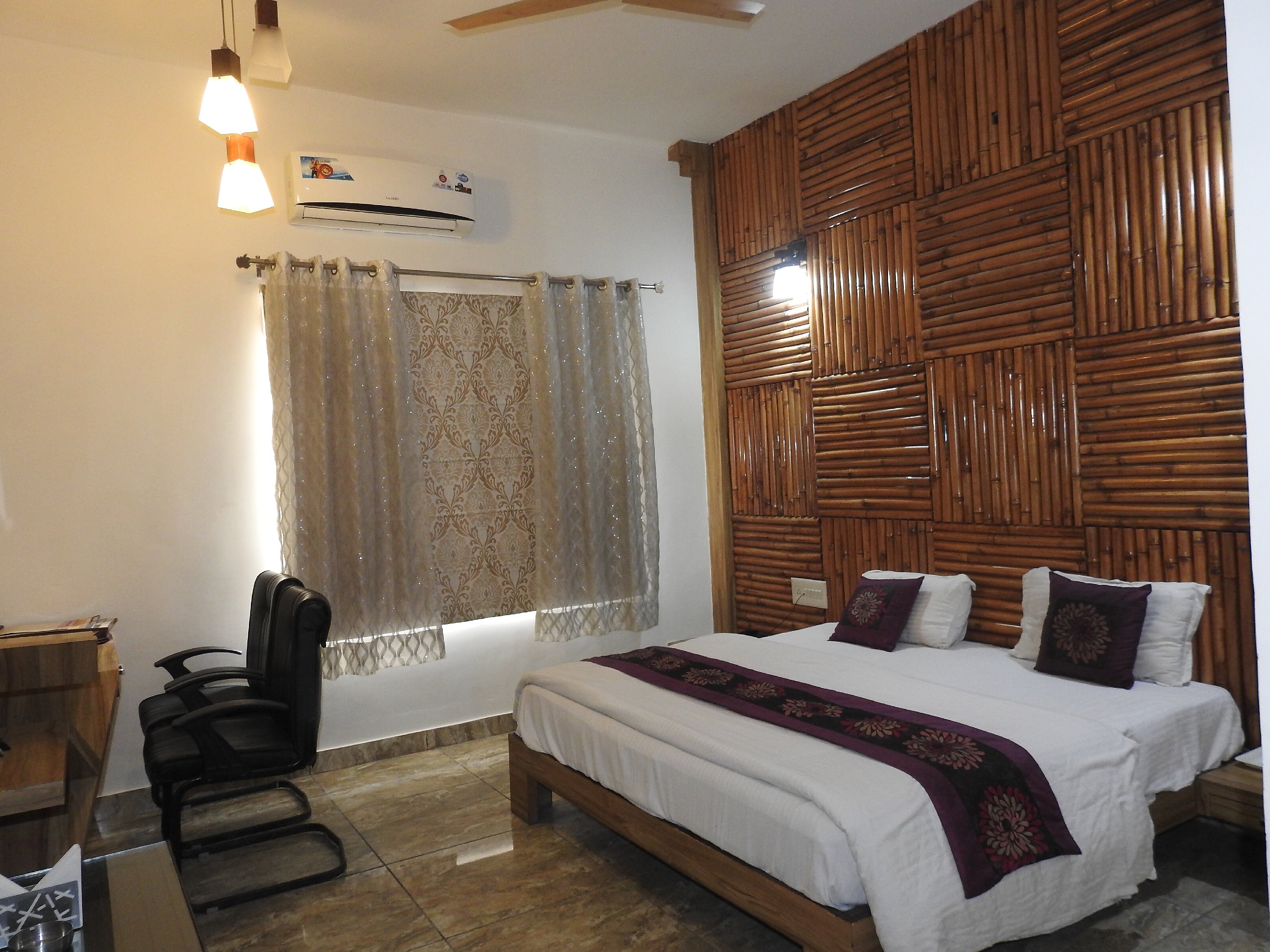 SEASONS HOTEL C/O SIX RABBIT HOTELS PVT LTD - Tap to explore photos