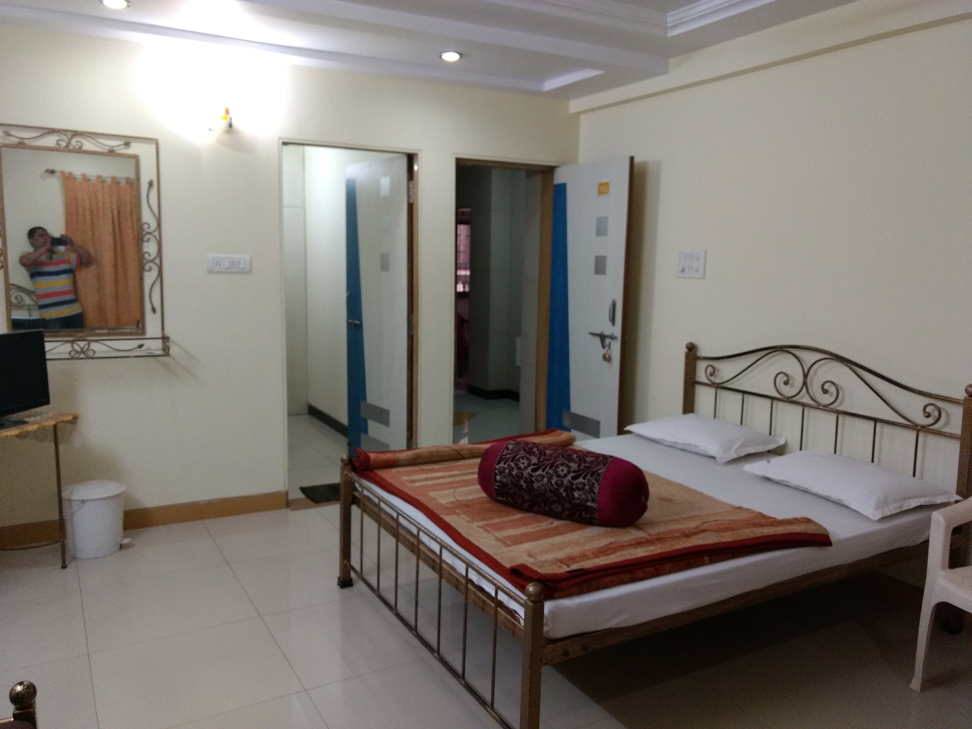 Hotel Shanti Palace - Tap to explore photos