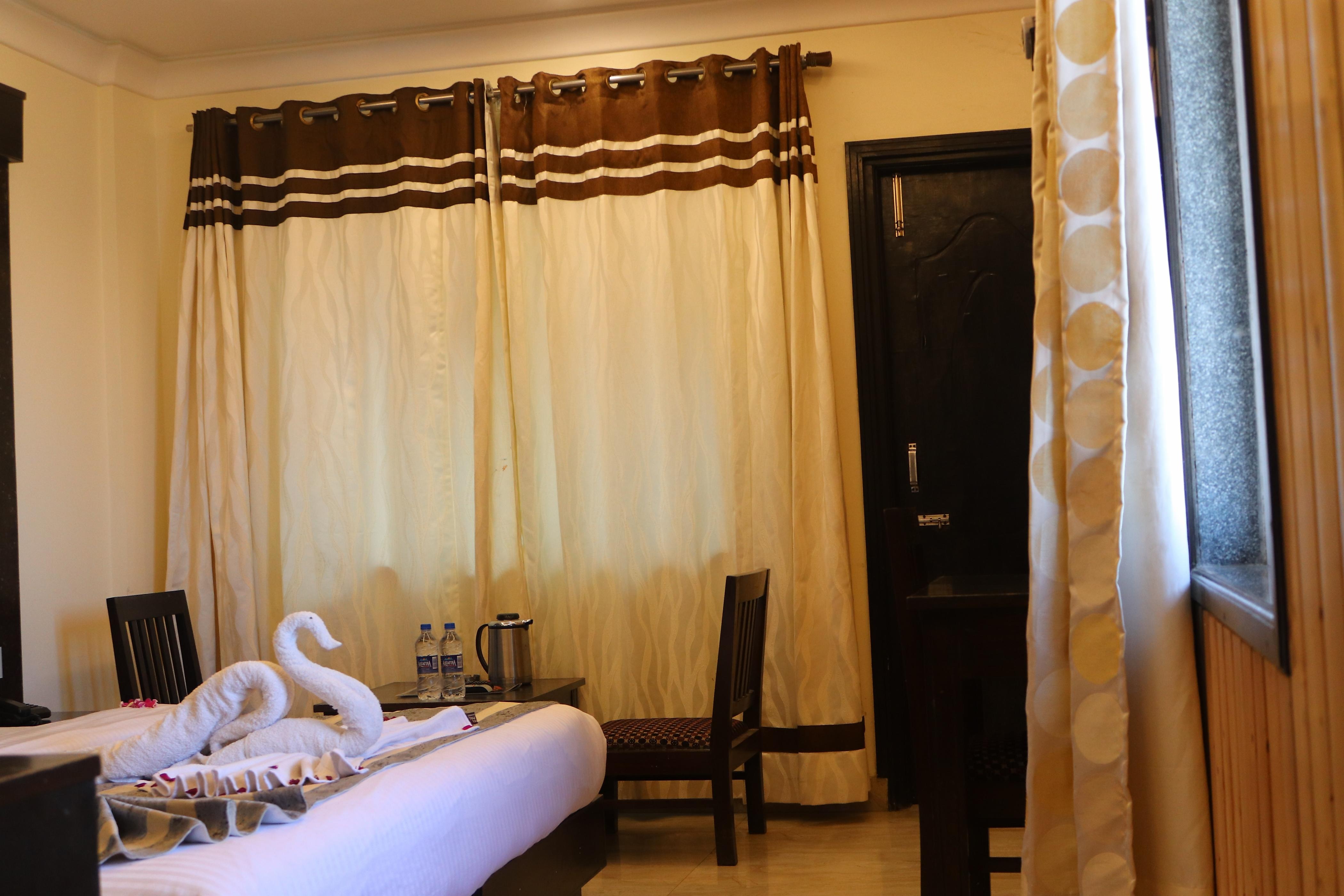 Hotel Kishna Palace - Mall Road - Tap to explore photos