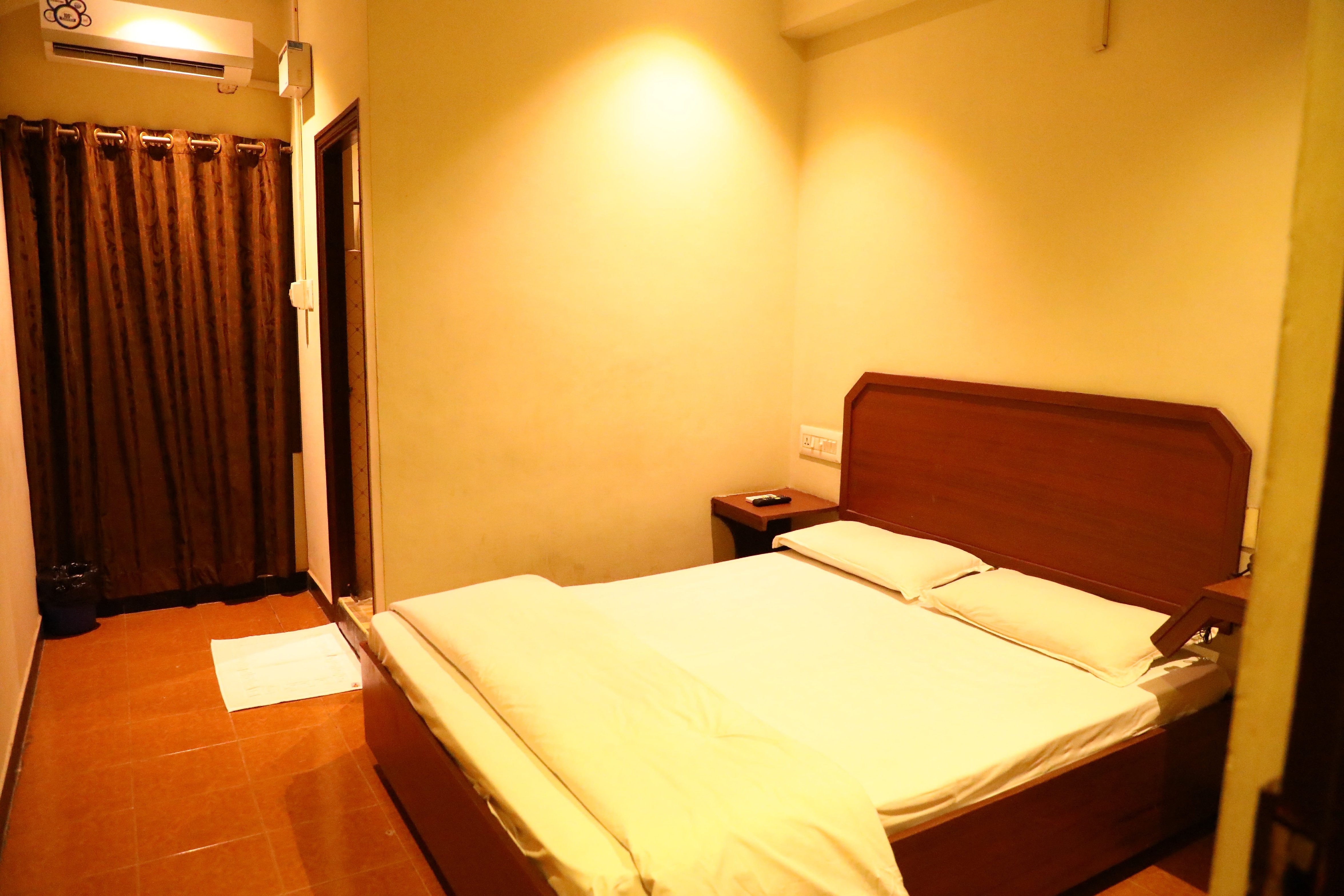 DELUXE HOTEL - CHENNAI AIRPORT - Tap to explore photos