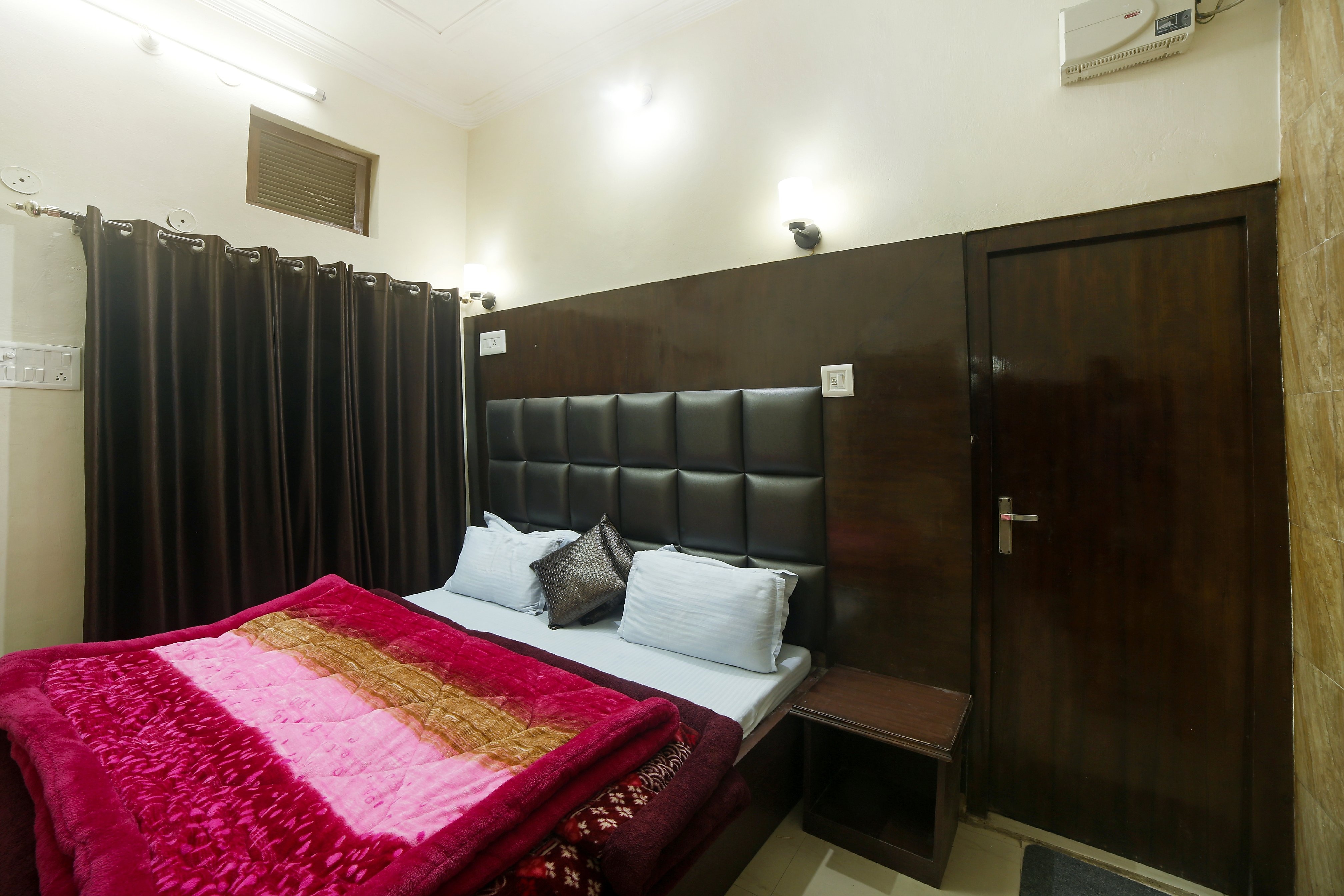 Hotel Ram Near Har ki Pauri - Tap to explore photos