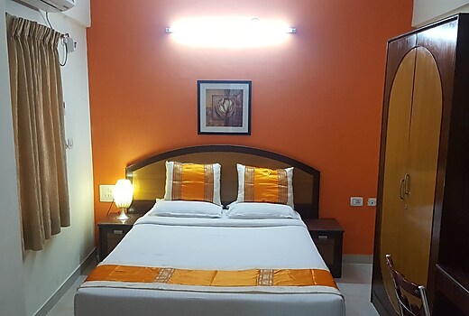 Maple Suites Apartment | Rooms & Restaurant