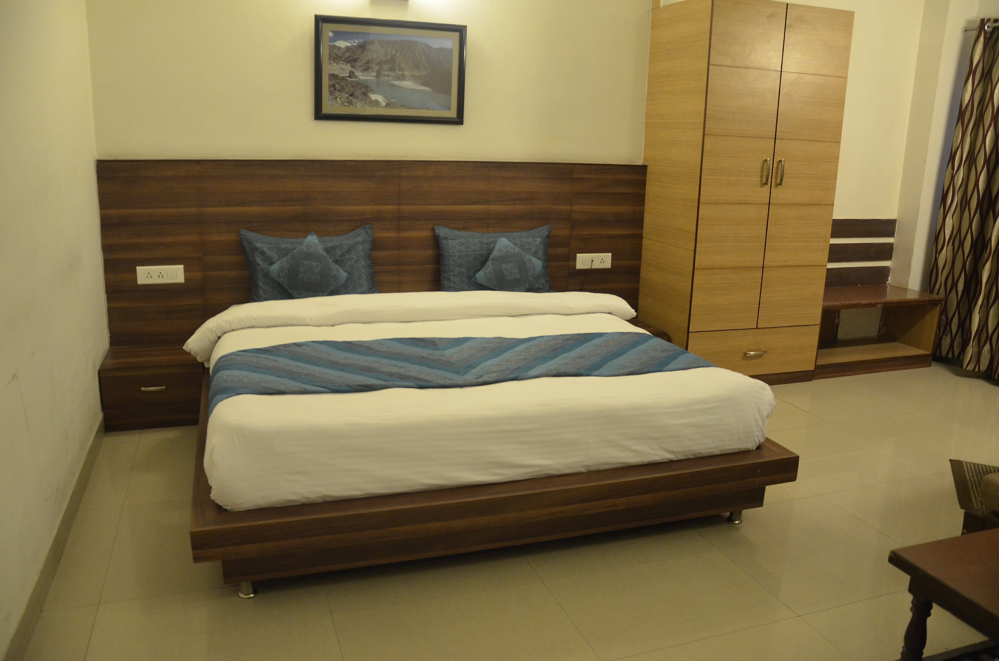 Hotel Bandhan - Tap to explore photos
