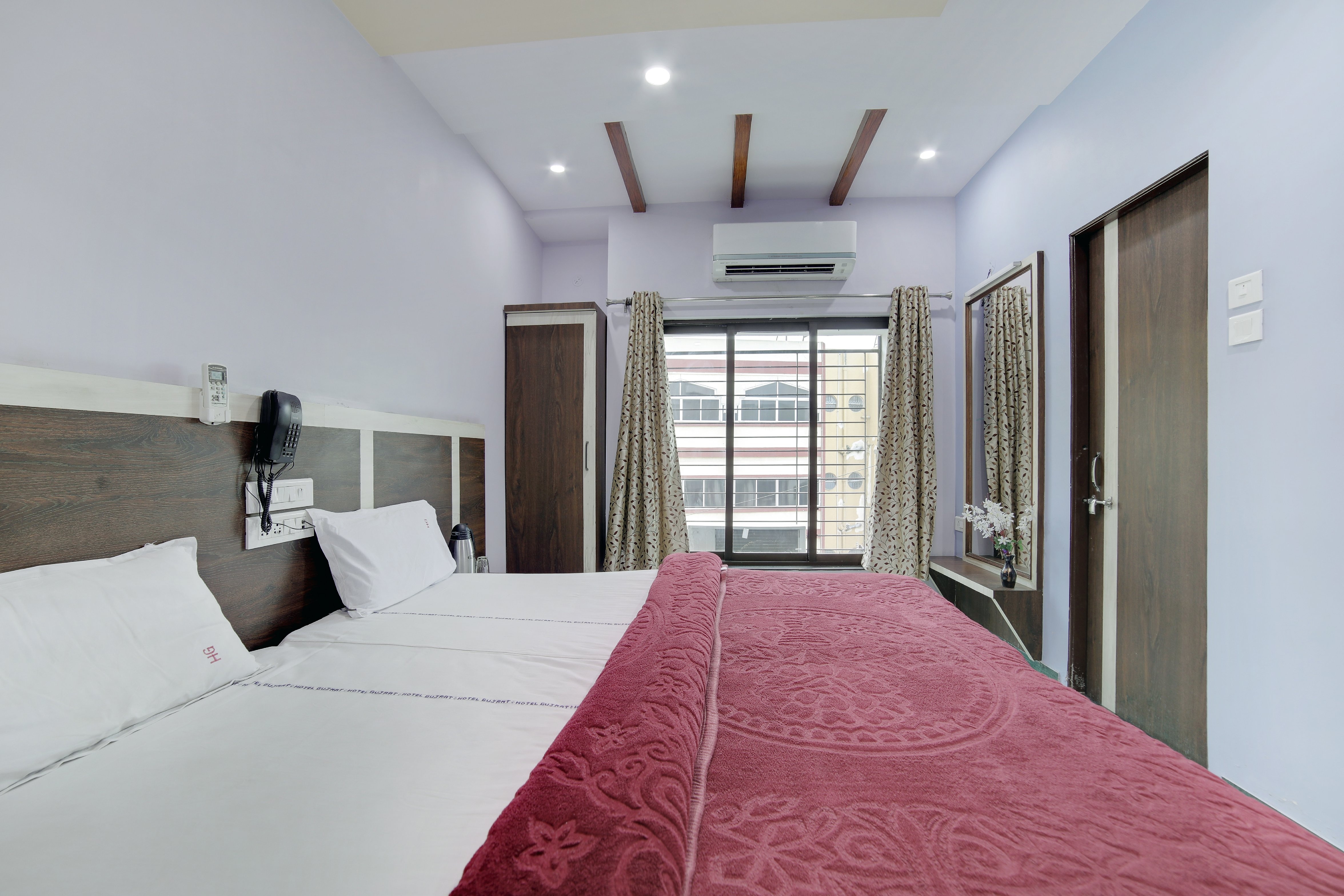 Hotel Gujrat - Tap to explore photos