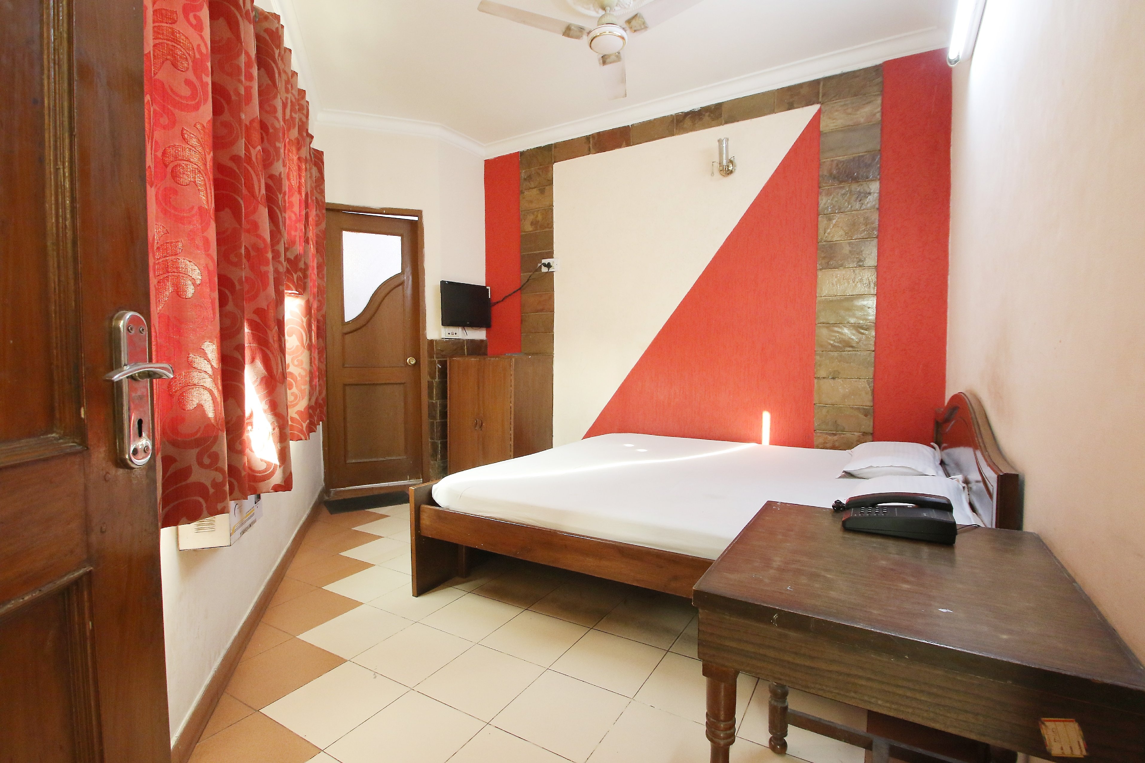 Harish Guest House - Tap to explore photos
