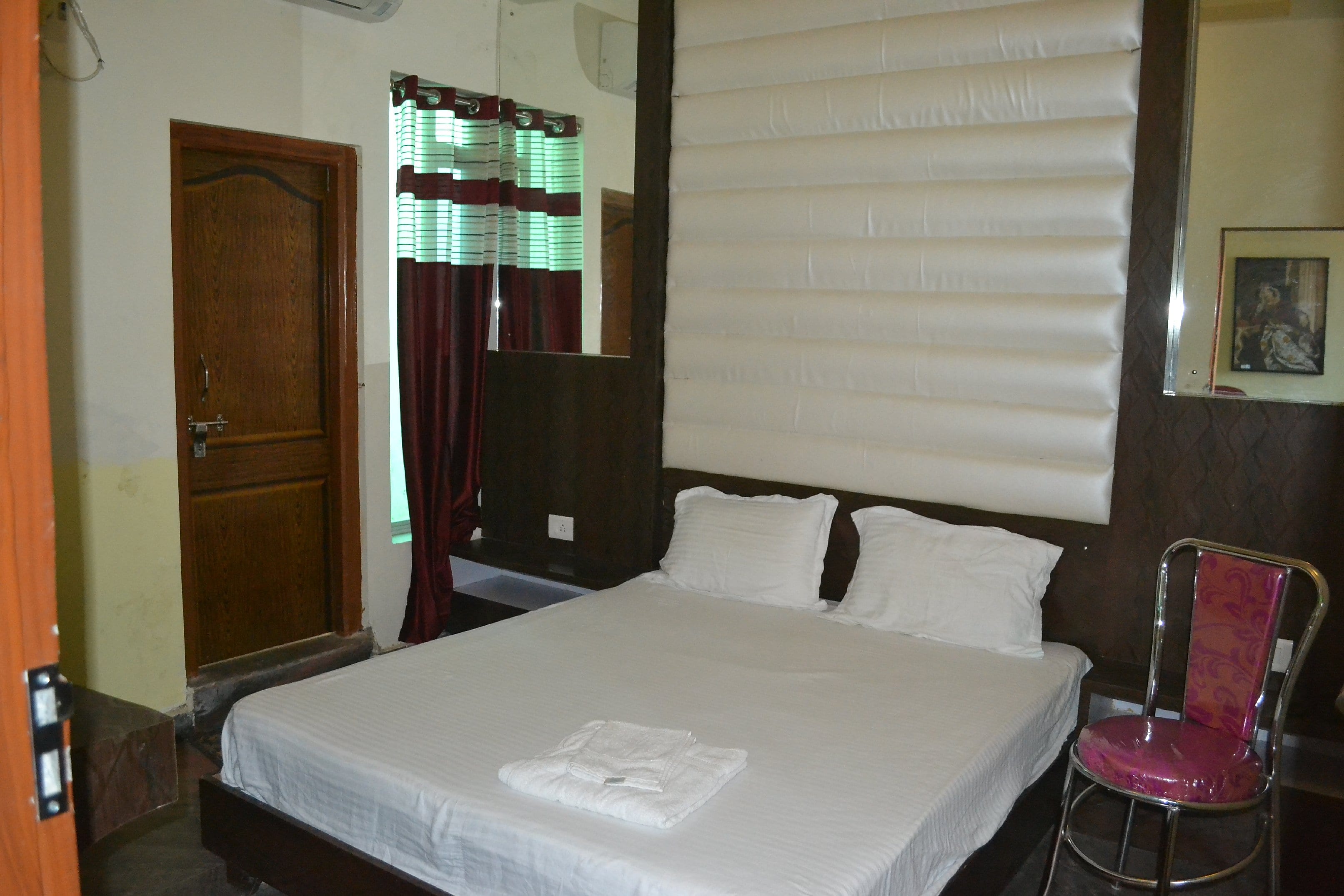 Hotel Srimann Mangalam - Tap to explore photos