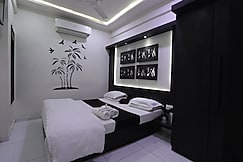 Hotel Paramount Inn, Rajkot