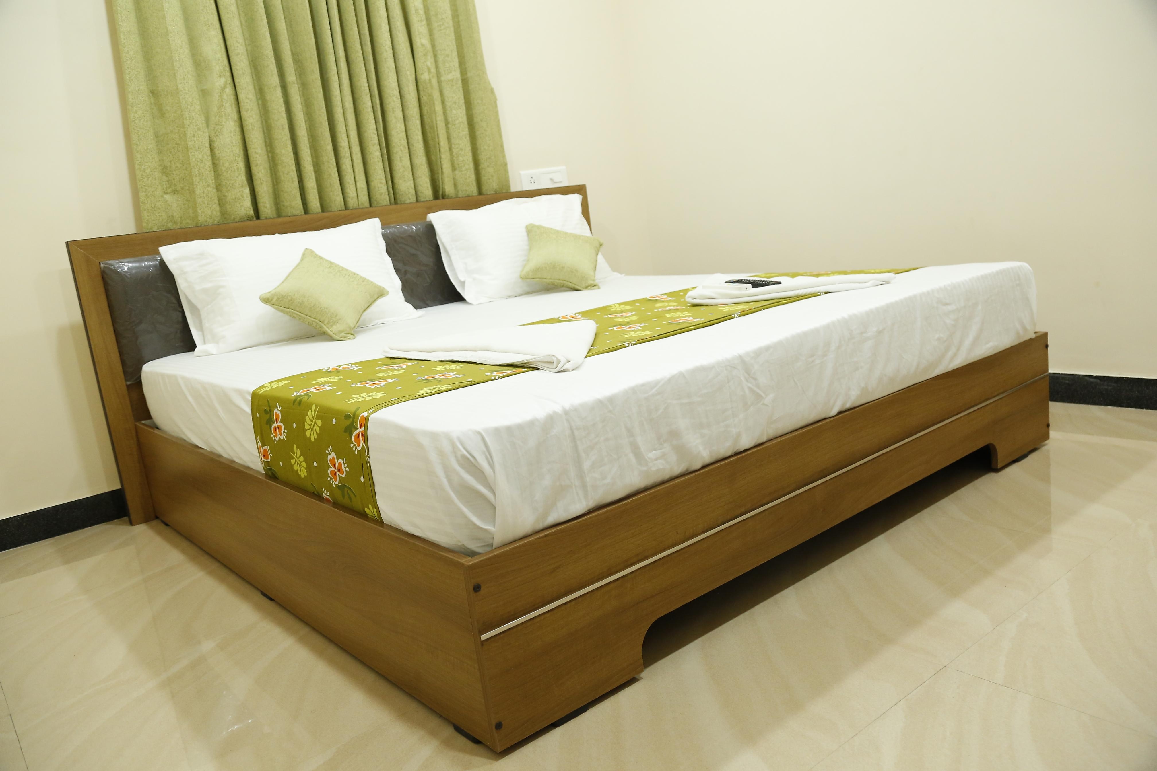 Hotel Amirtham Inn - Tap to explore photos