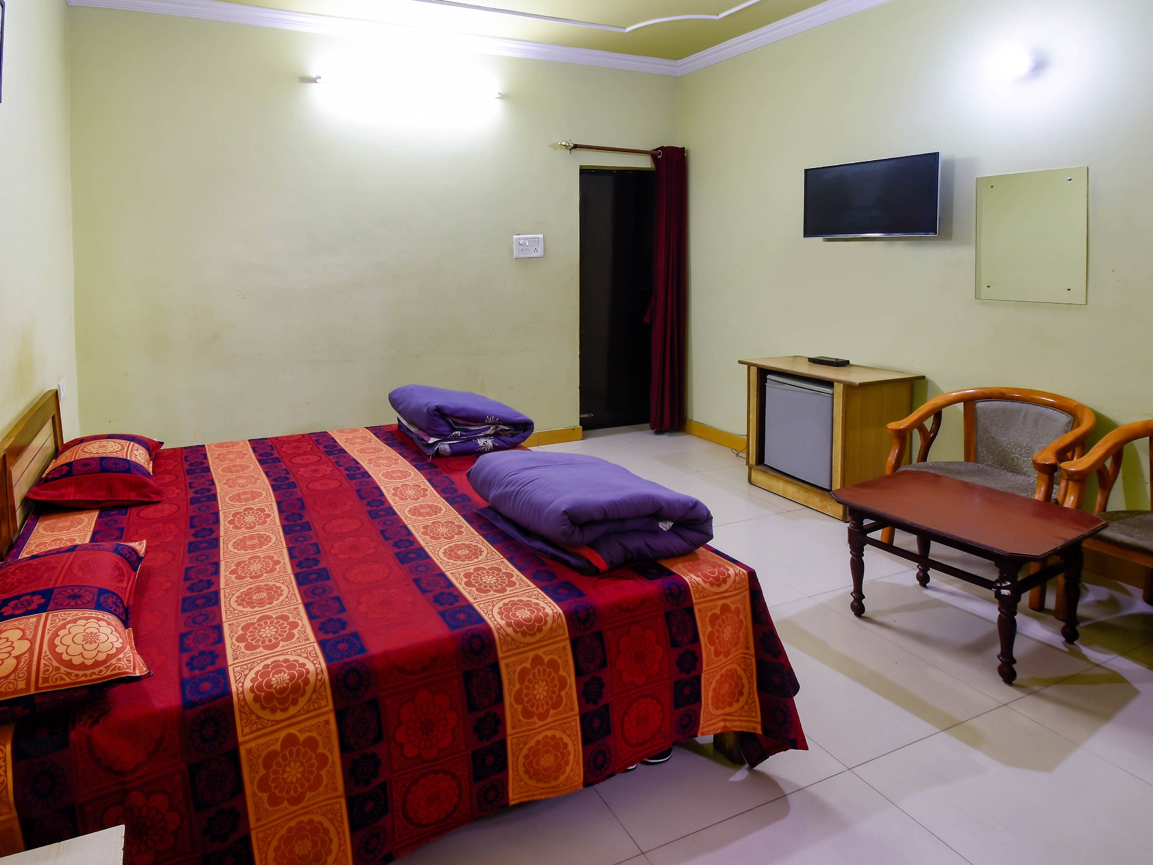 Hotel Kanishka - Tap to explore photos