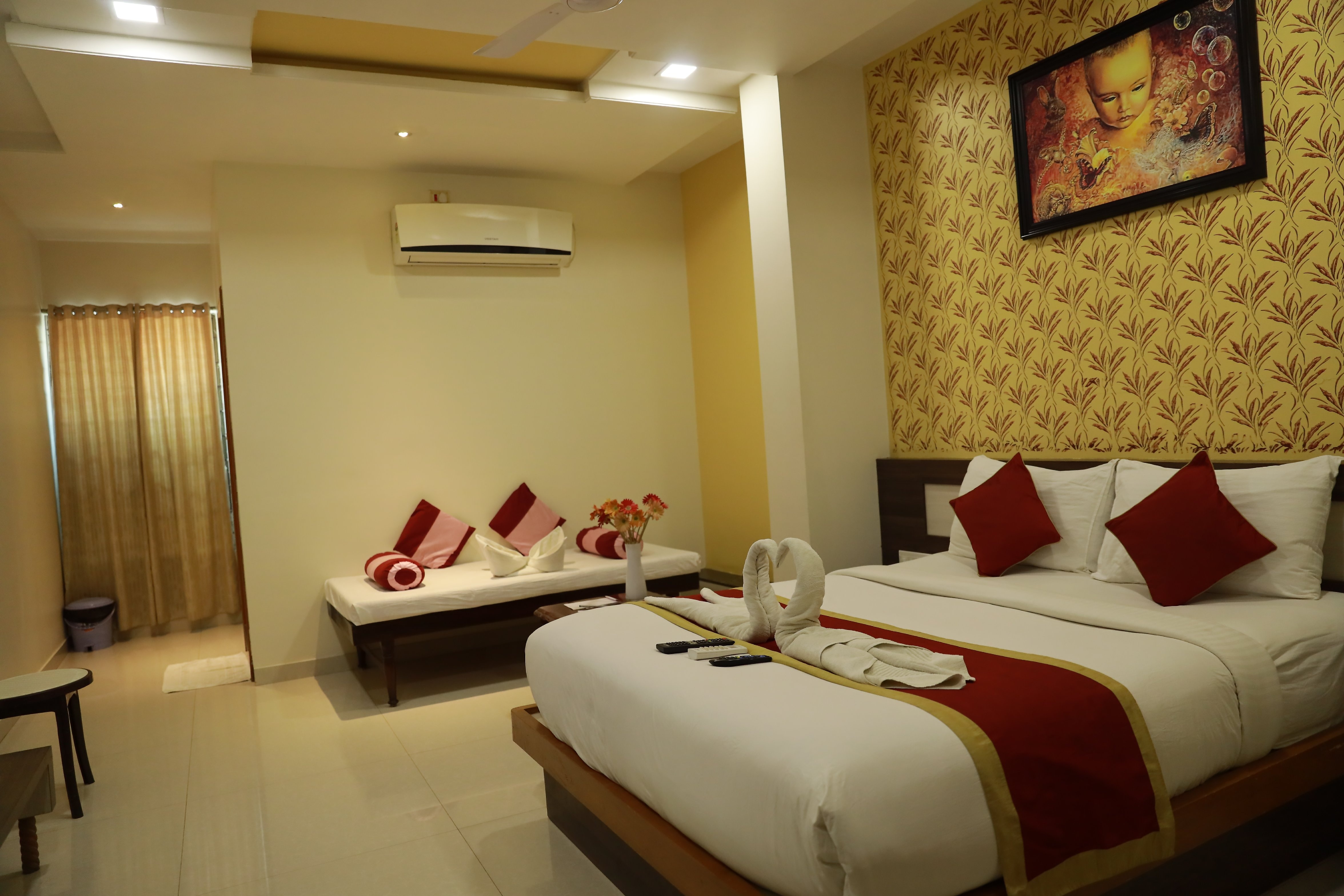 Hotel Shubhashree Comfort - Tap to explore photos