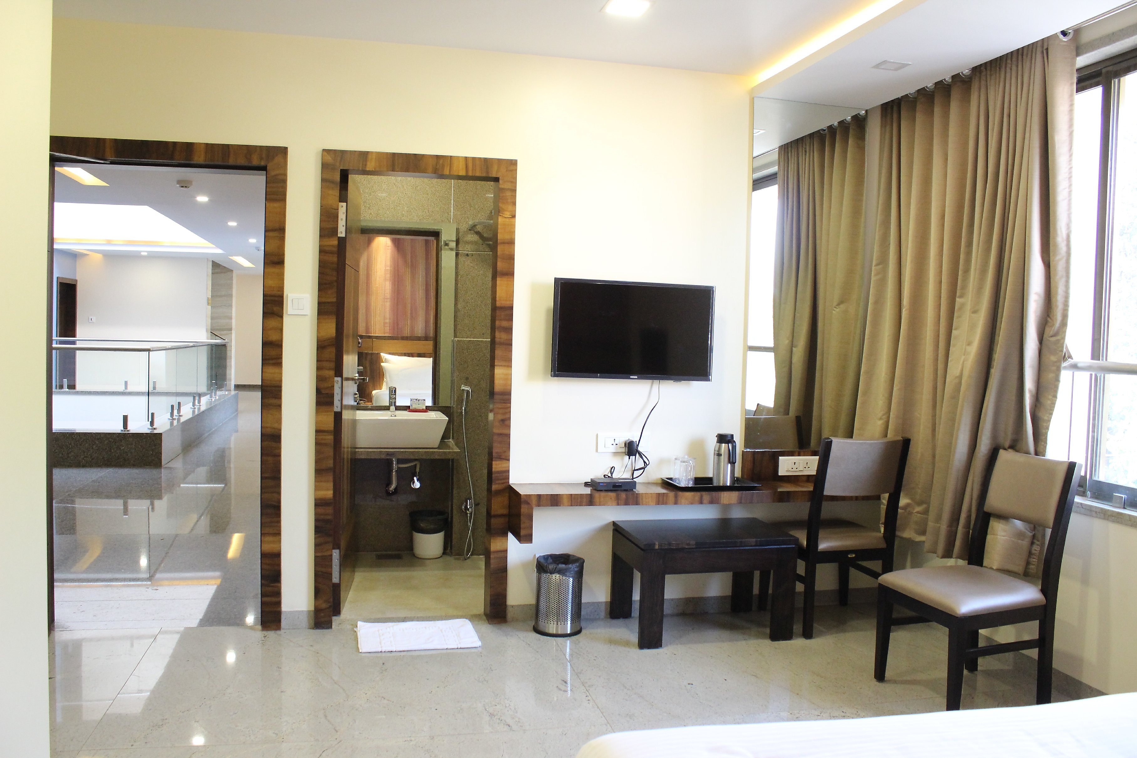 Hotel Silver Oak 7 Minutes Walk to Mahalaxmi Temple 4