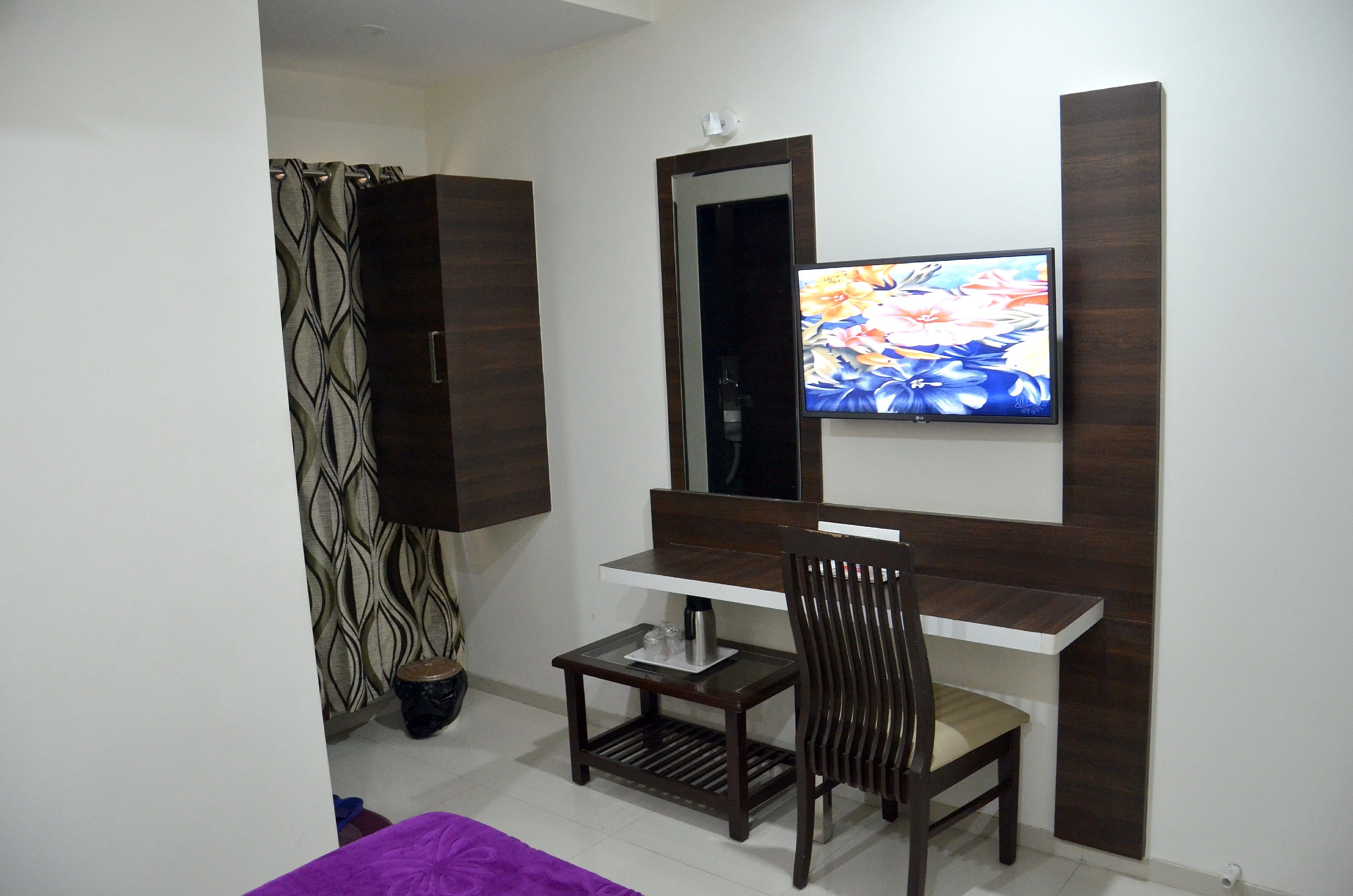Hotel Janta Inn - Tap to explore photos