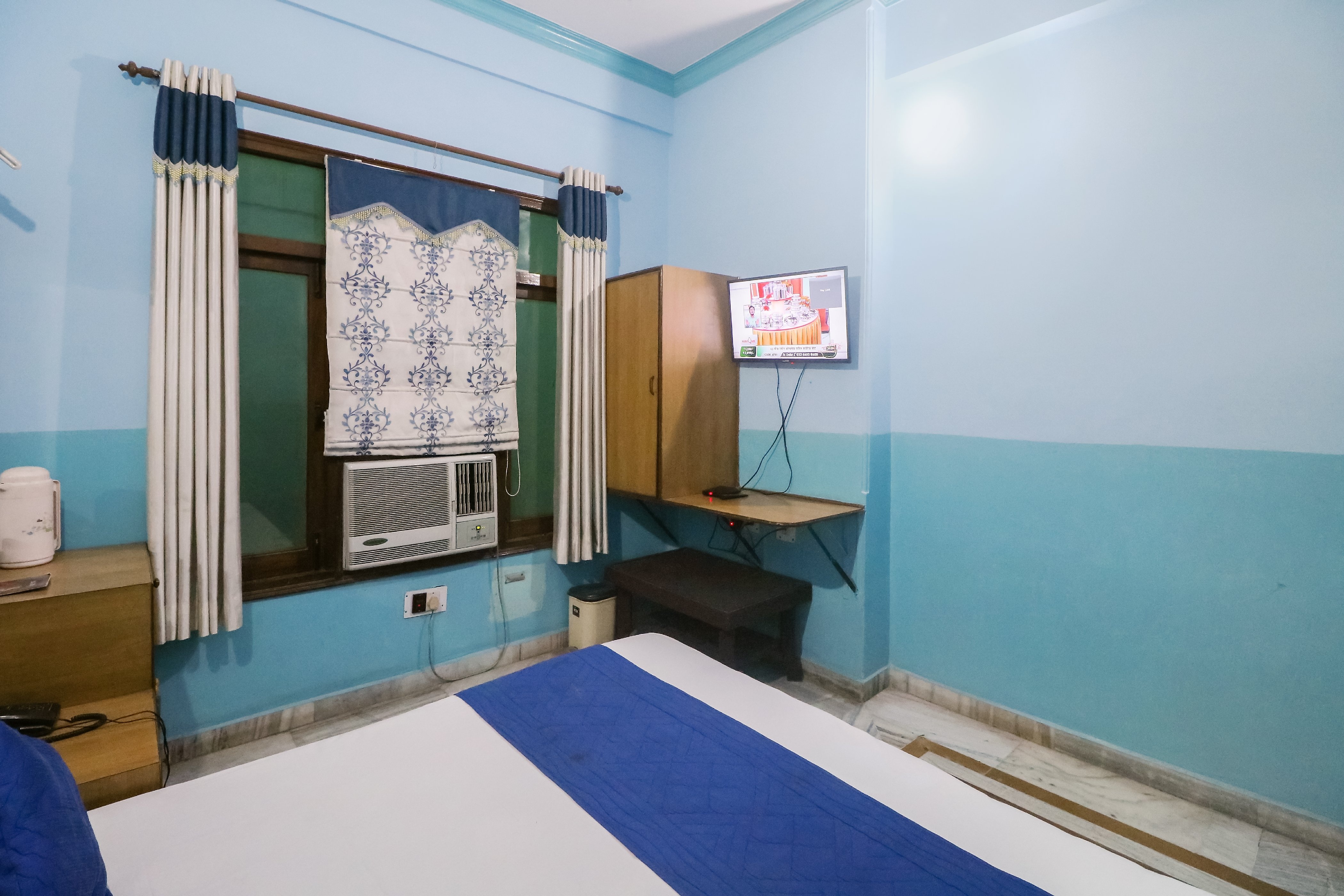 Hotel Jannat - Tap to explore photos