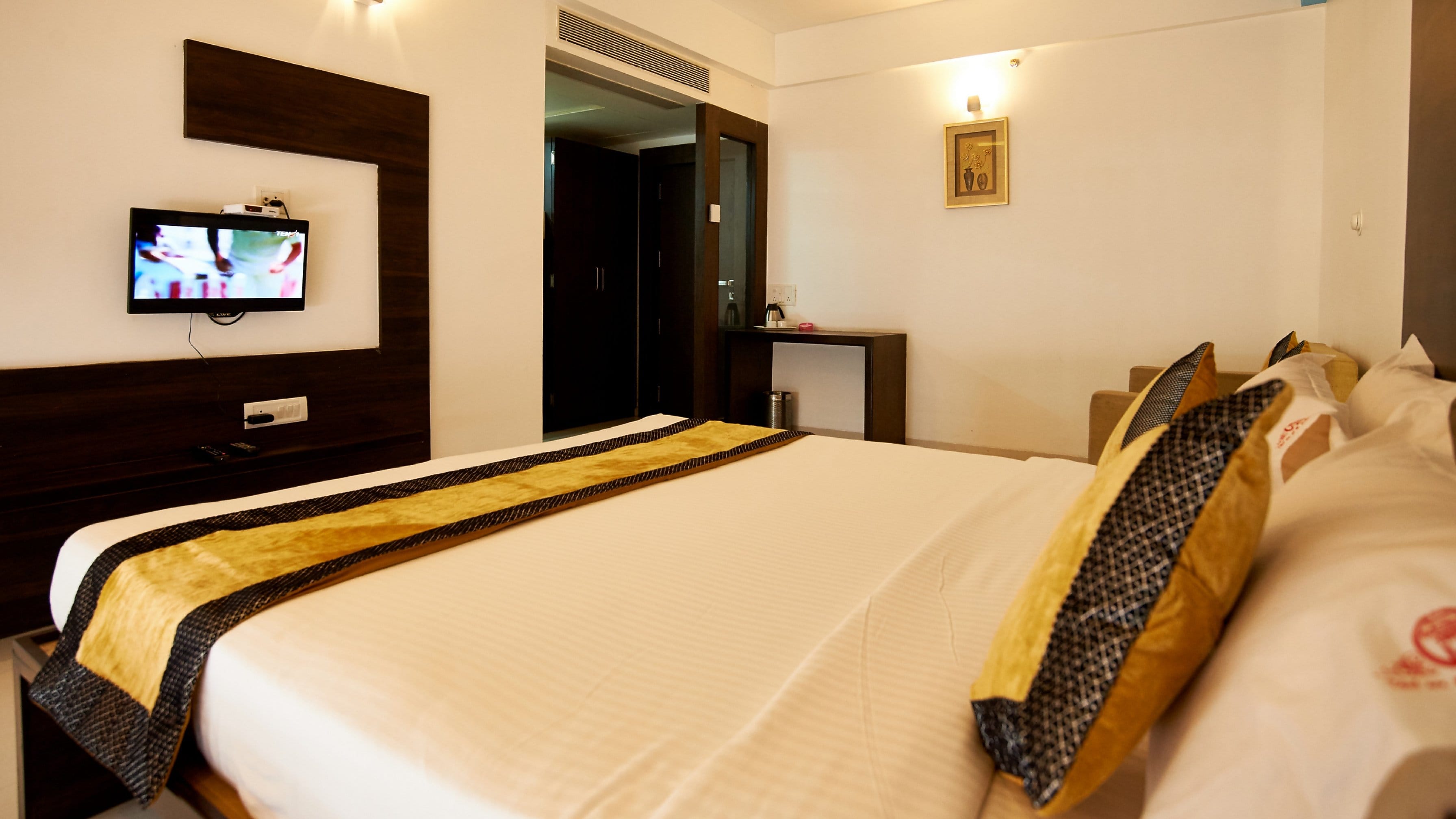 Deluxe Double Bed AC Room 1