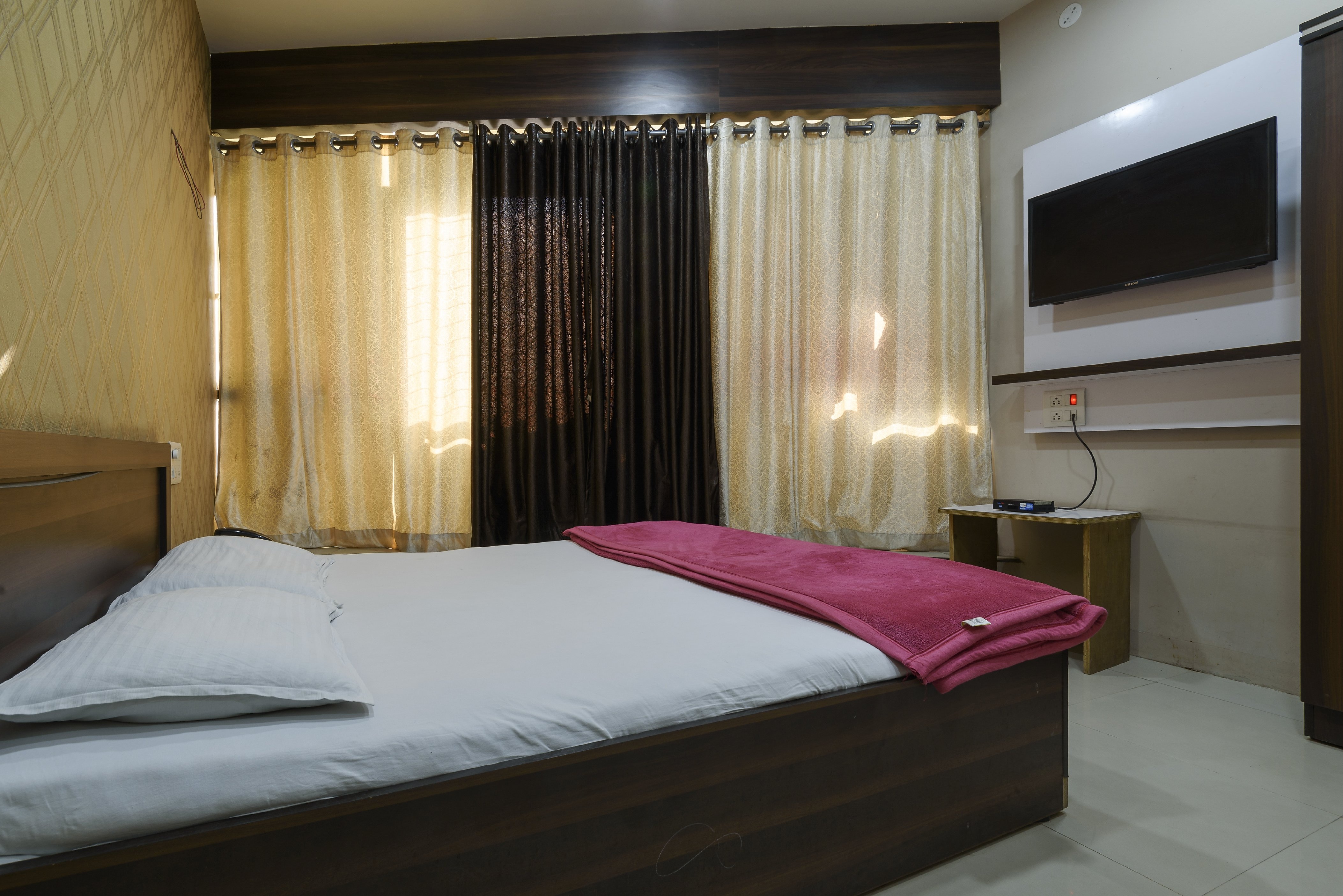 HOTEL HOLIDAY ERA LODGING 3