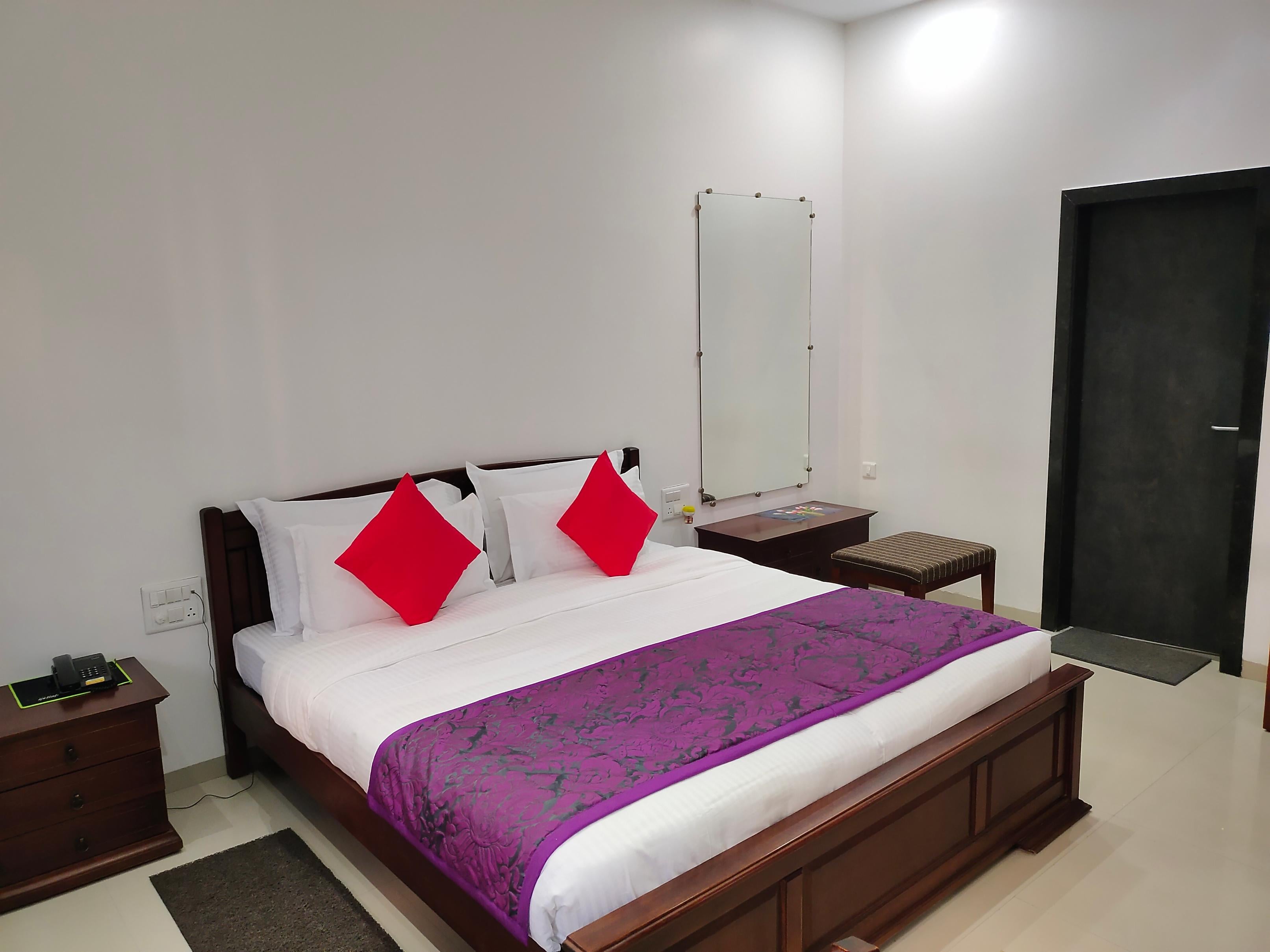 Ideal Suite with Balcony 1