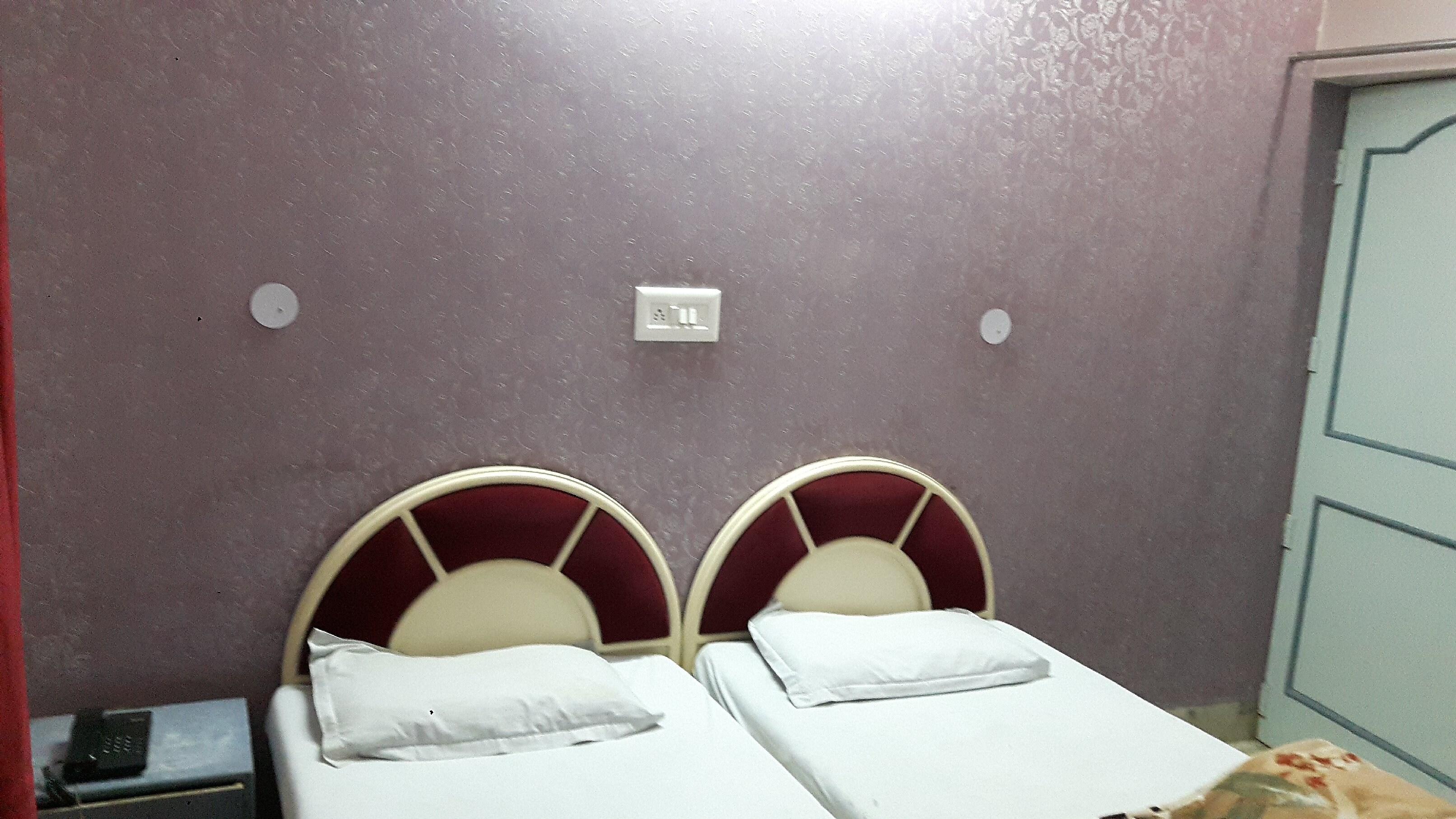 Hotel Khurana Palace - Tap to explore photos
