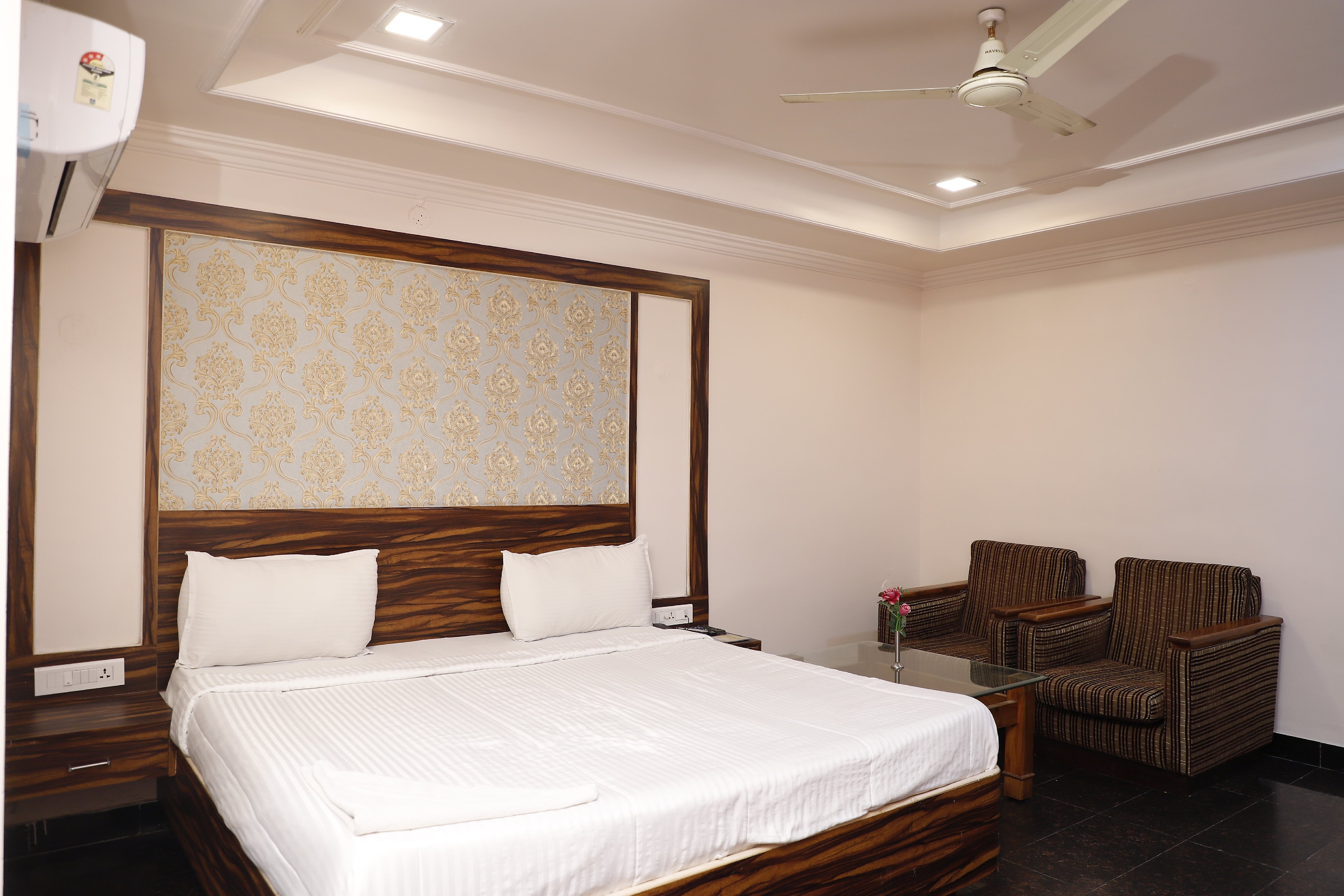 Hotel Mayura - Tap to explore photos