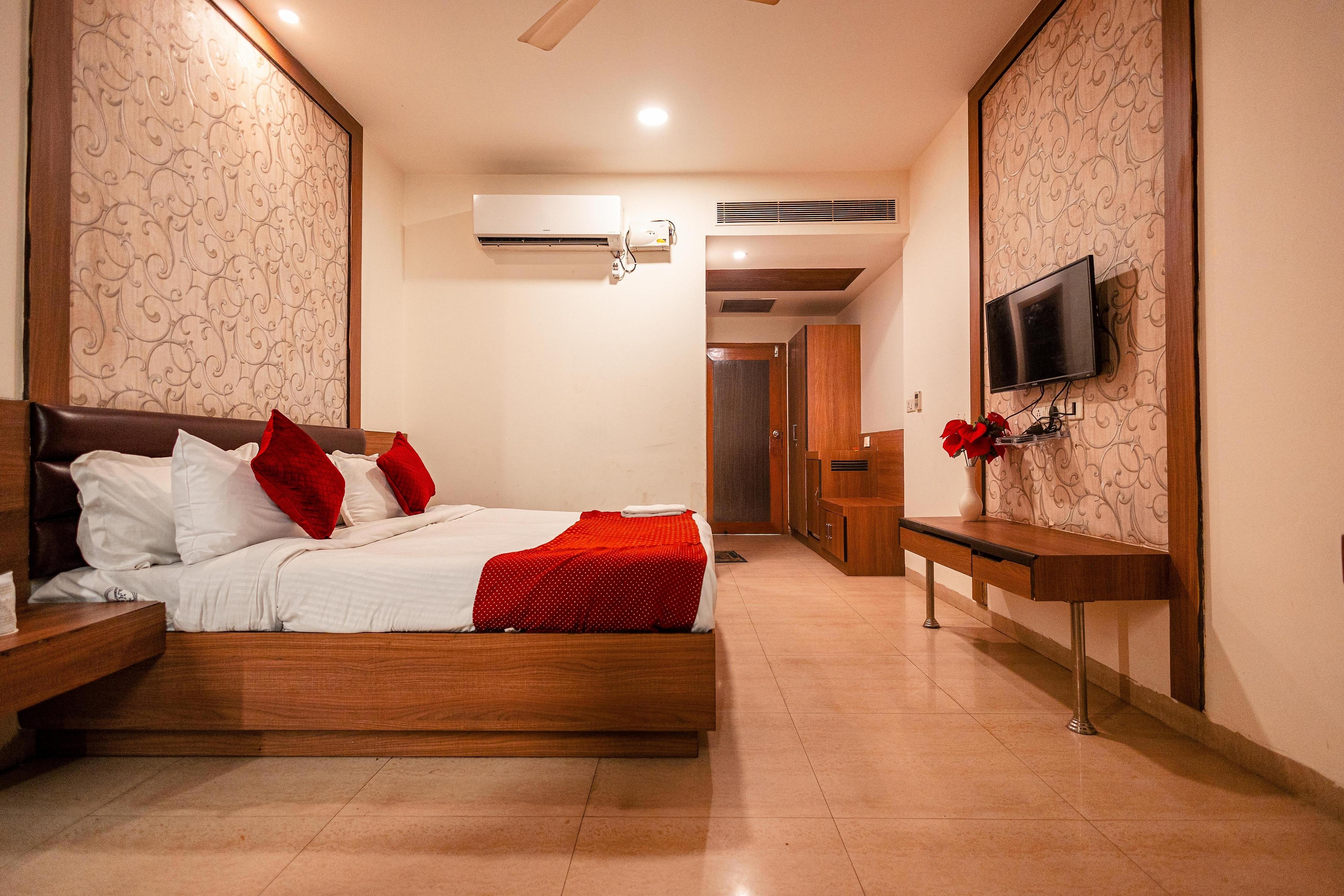 Hotel Parth Paradise - Tap to explore photos