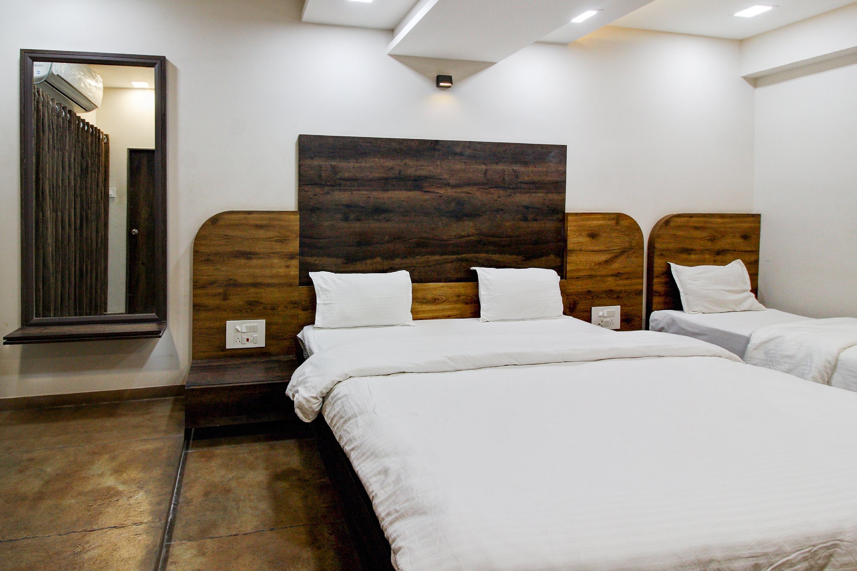 Hotel Rajdhani - Tap to explore photos